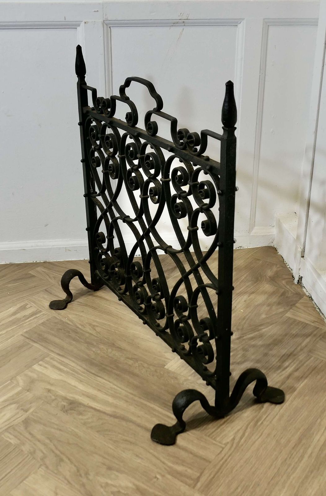 Very Heavy Old Gothic Wrought Iron Fire Screen photo Home Fixtures