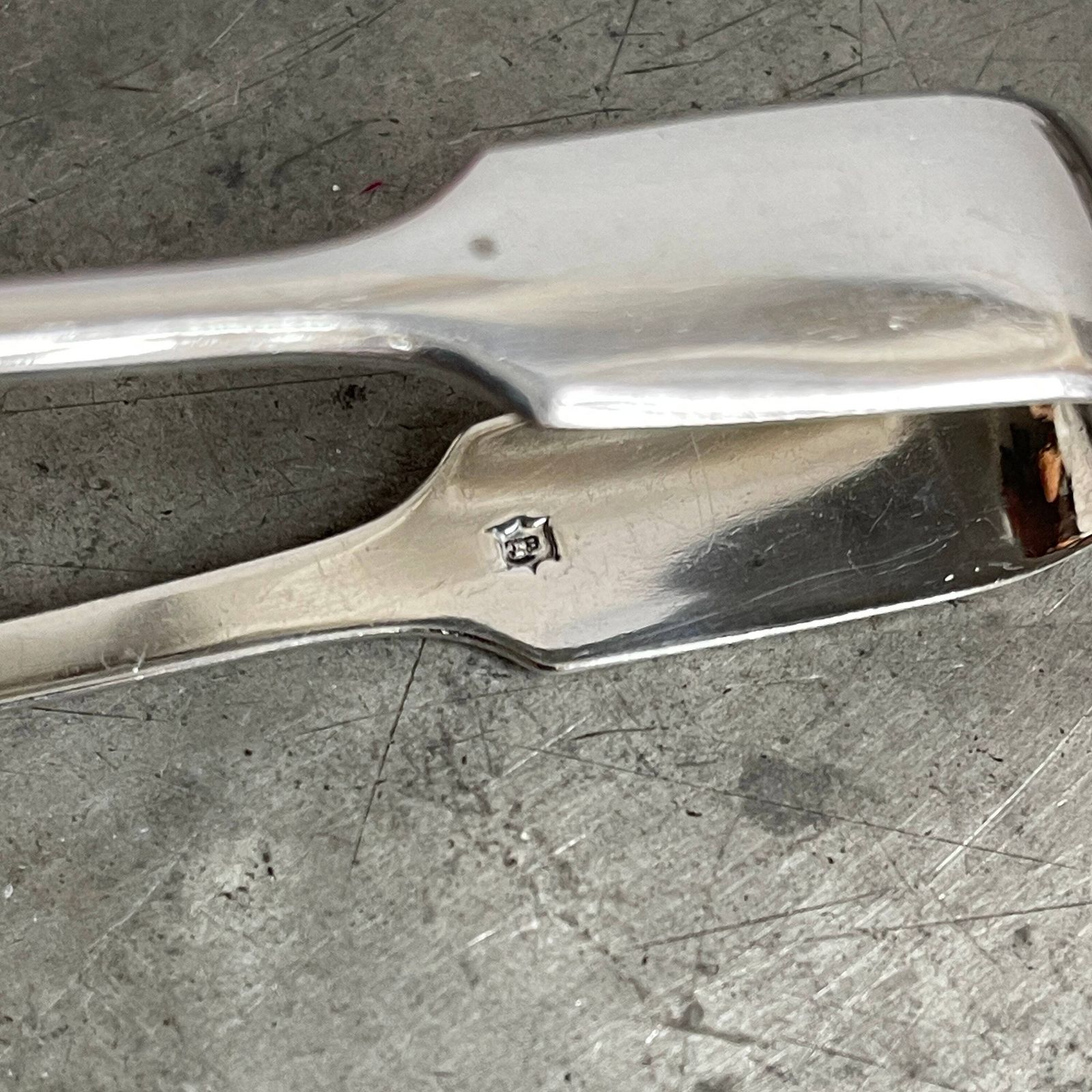 Antique Solid Silver Fiddle Pattern Tongs. Victorian Silver Tongs. London Hallmarked photo vinterior