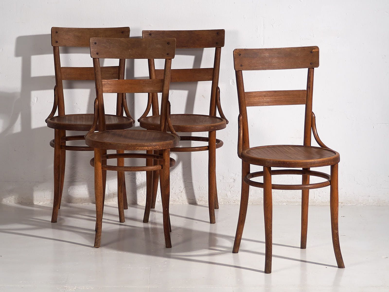 photo vintage Antique Set Of Thonet Chairs (C.1920). Set Of Four Pieces #1