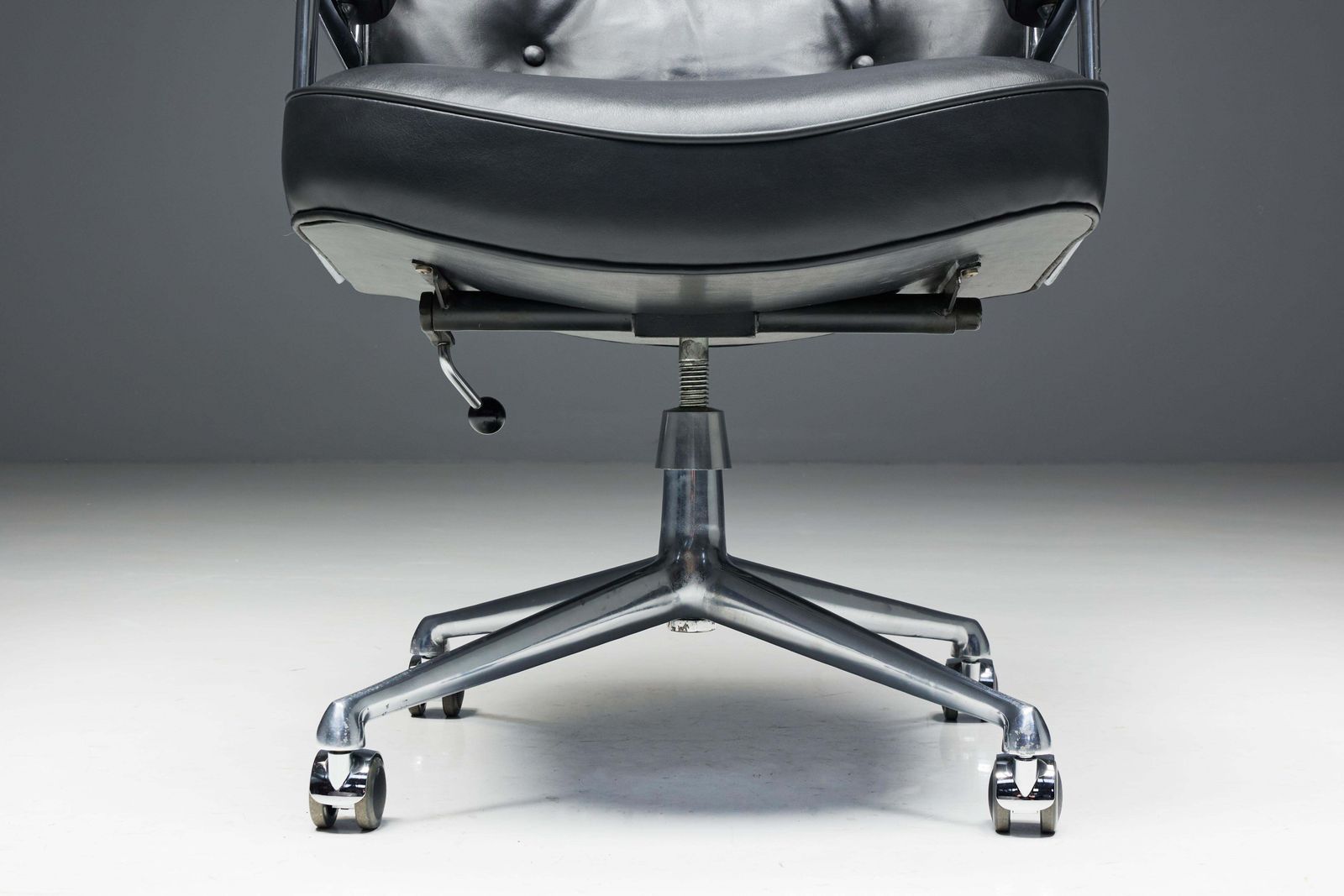 Lobby Desk Chair Es104 By Charles & Ray Eames For Herman Miller, USA, 1960s photo for sale