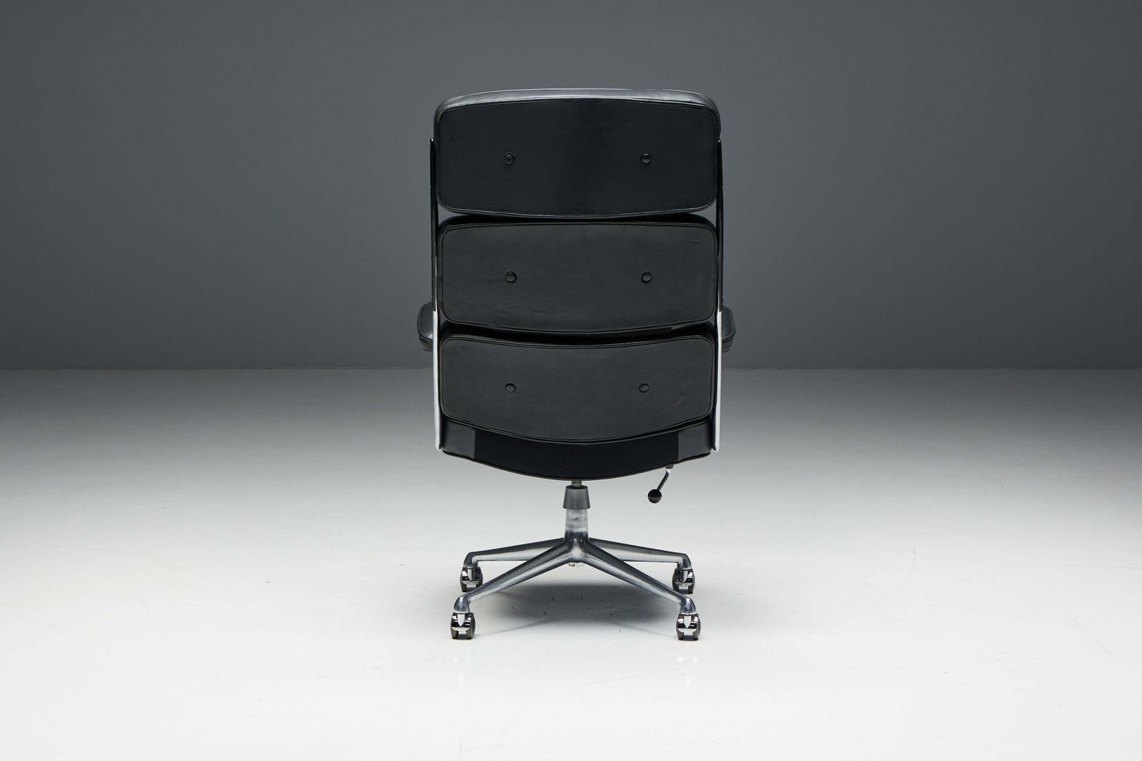 photo furniture Lobby Desk Chair Es104 By Charles & Ray Eames For Herman Miller, USA, 1960s