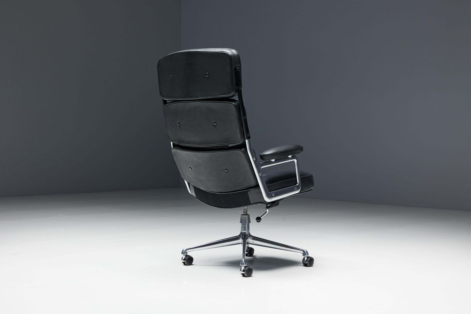Furniture Lobby Desk Chair Es104 By Charles & Ray Eames For Herman Miller, USA, 1960s photo