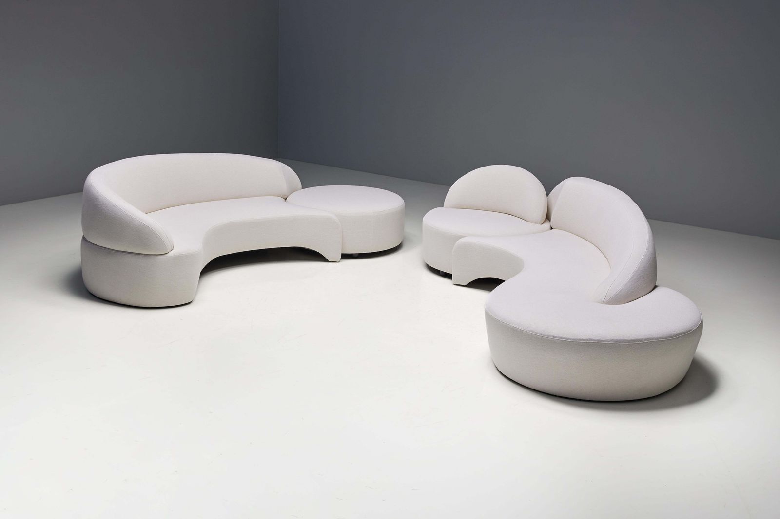 photo furniture Sofa By Vladimir Kagan For Roche Bobois, France, 2003