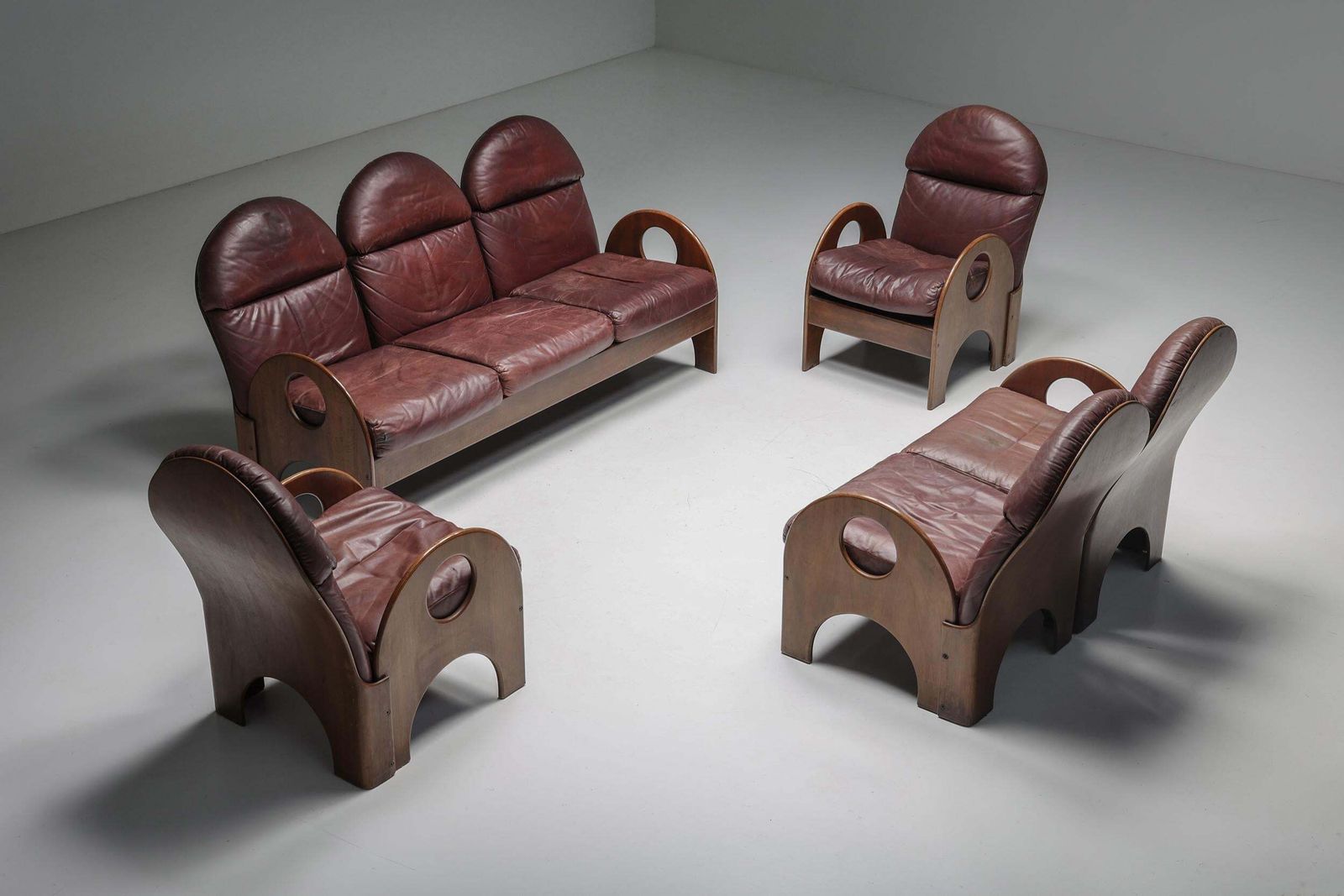 7519.0 Three Seater 'Arcata' By Gae Aulenti, Walnut And Burgundy Leather, 1968 photo