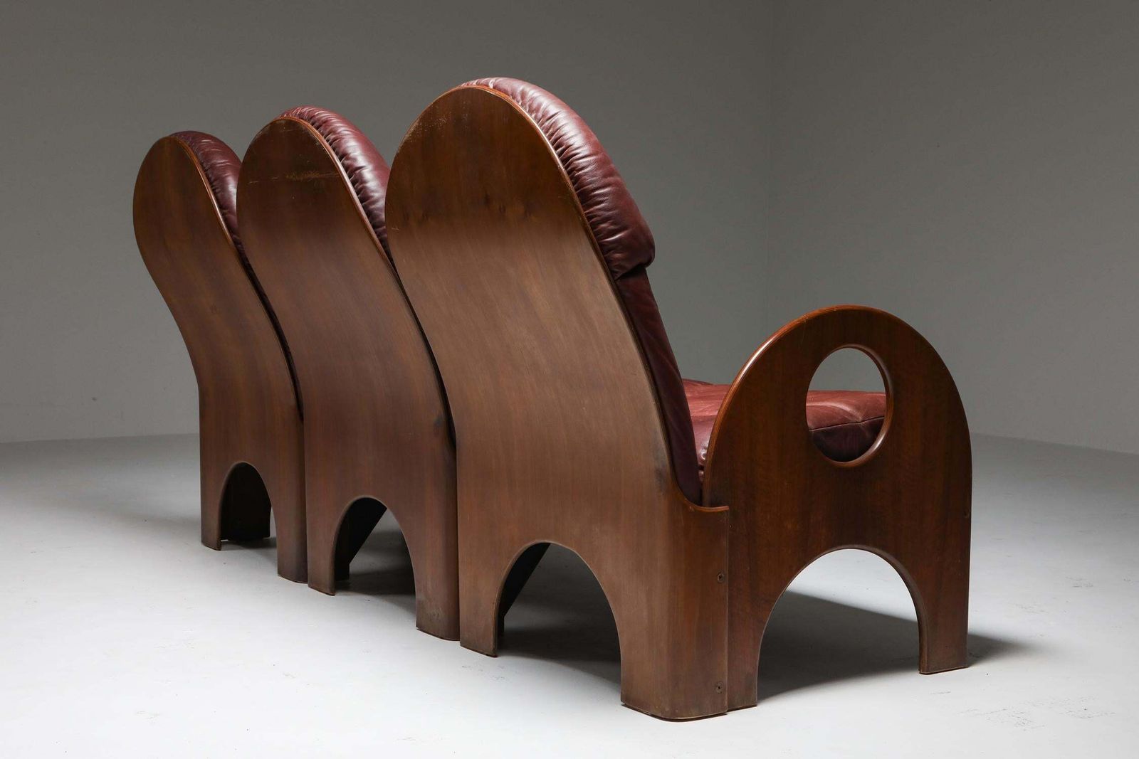 21685.0 Gae Aulenti "Arcata" Living Room Set In Walnut And Burgundy Leather, 1968 photo
