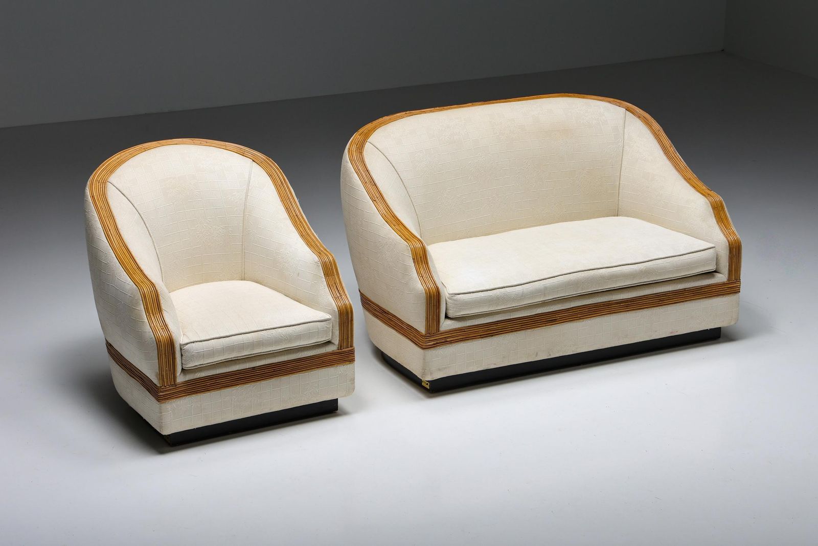 photo vintage Vivai Del Sud Bergère Chair, Italian Tropicalist Style, Rattan, Silk, 1970's