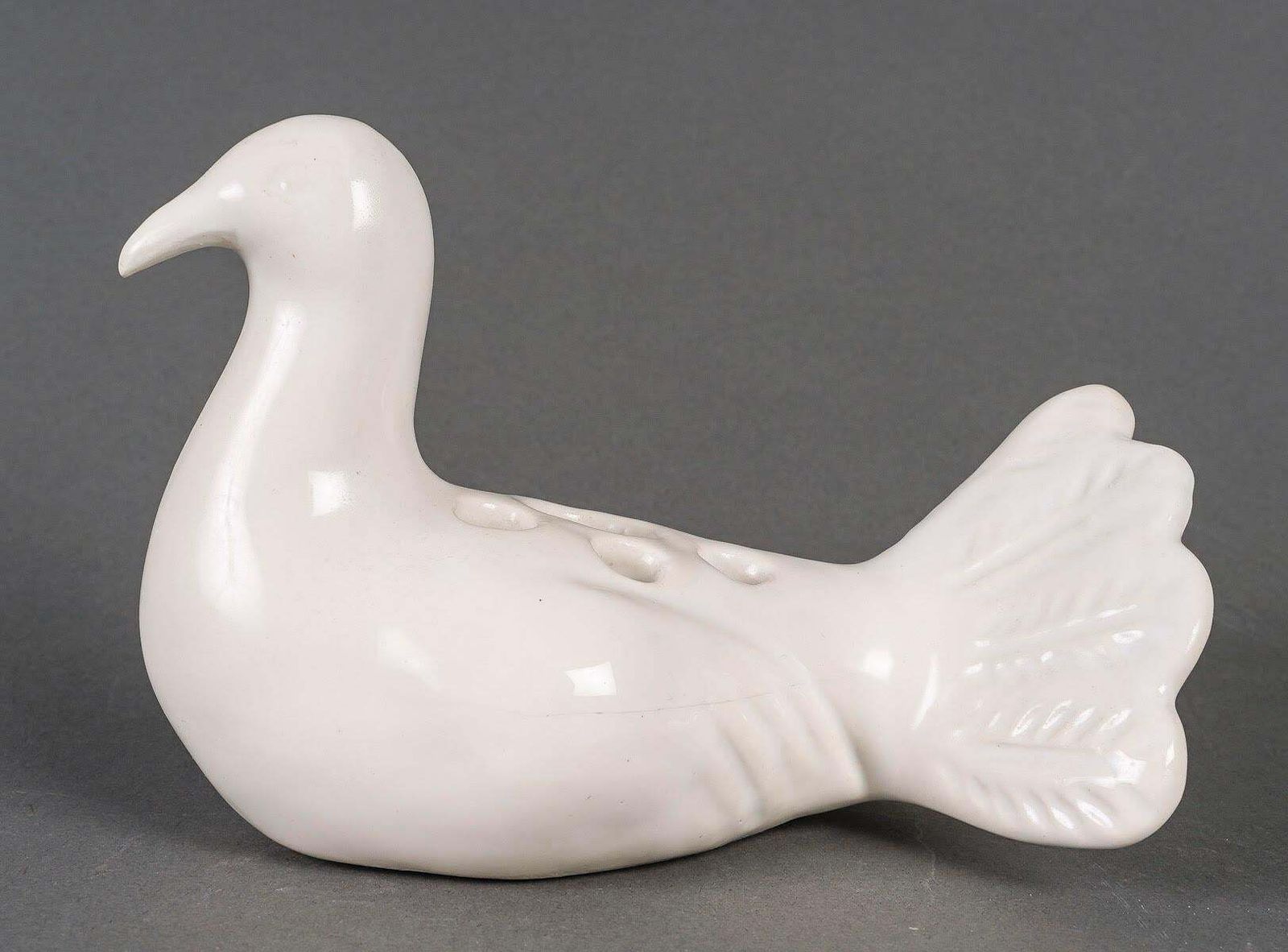 White Porcelain Brush Display, 20th Century, Art Nouveau Period. photo Home Decor