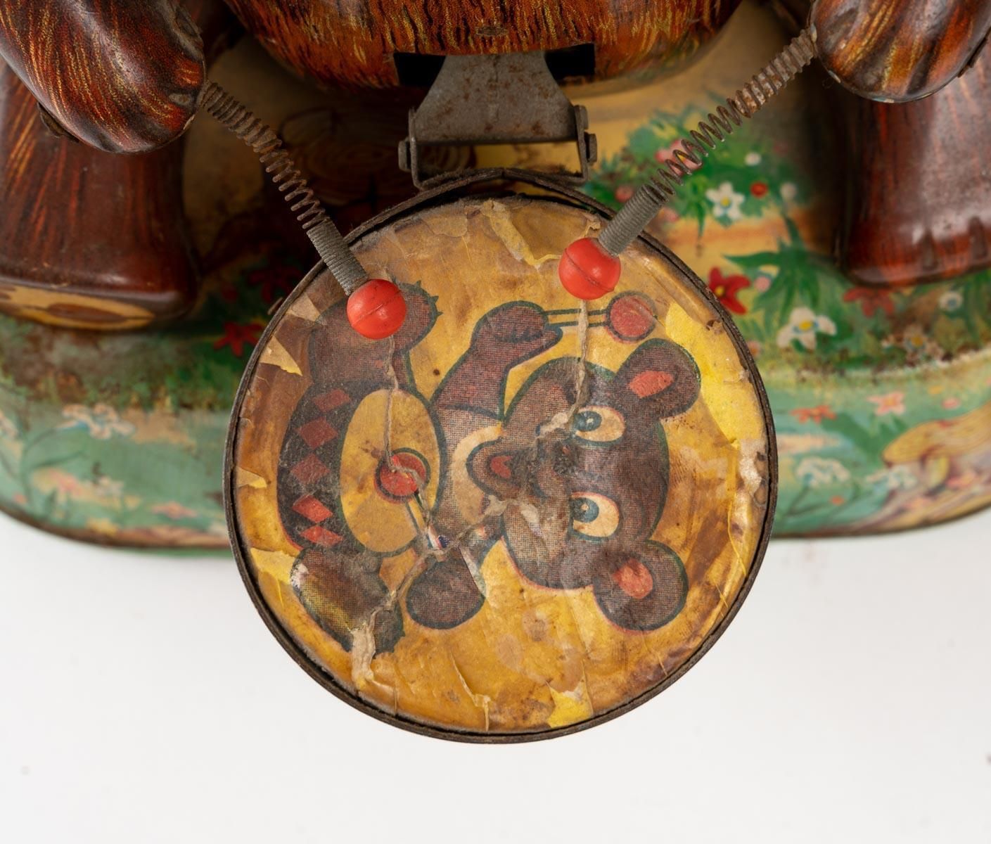 Tin Toy, Bear With Tambourine photo vinterior