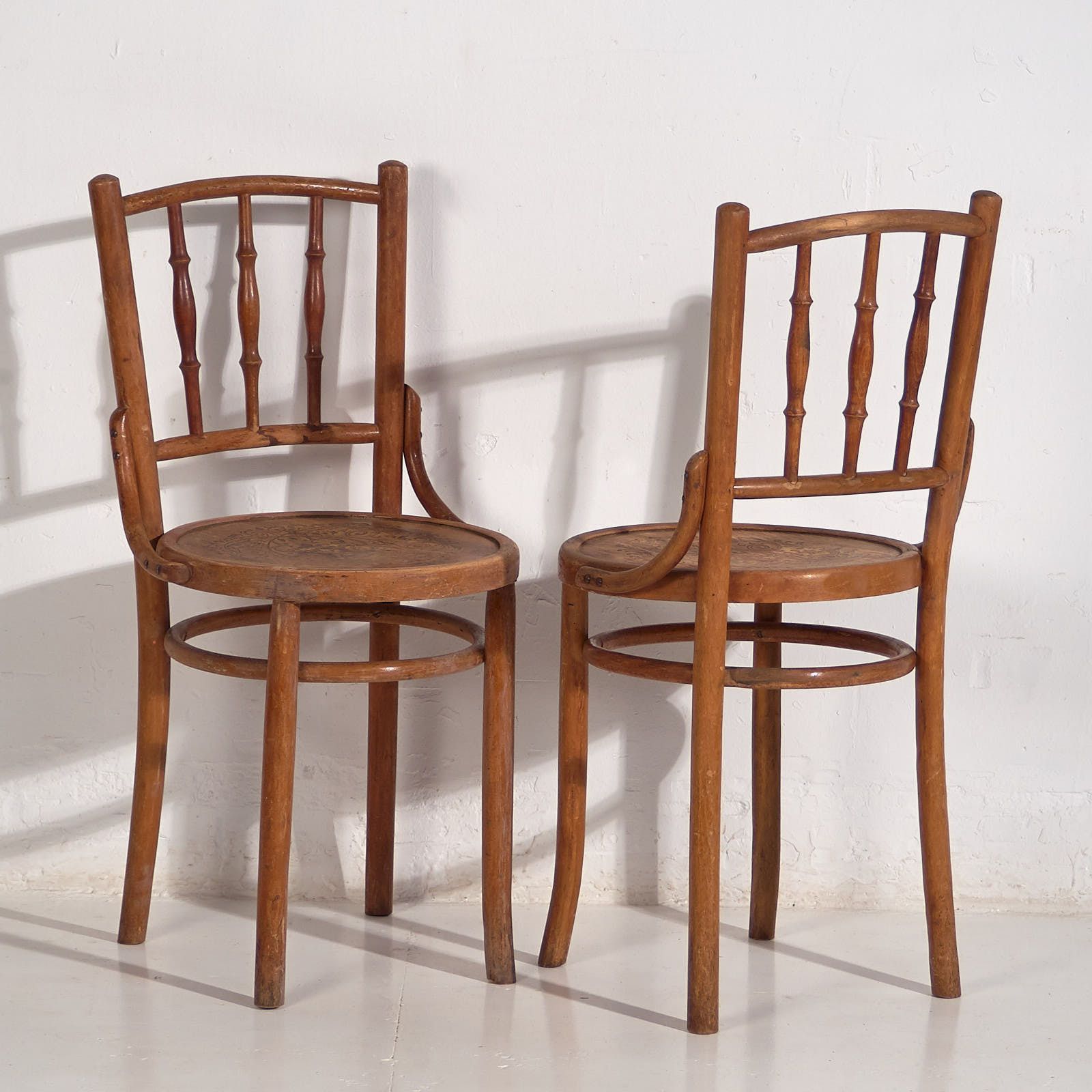 Antique Thonet Chairs With Engraved Seat (C.1920). Set Of Two Pieces #1