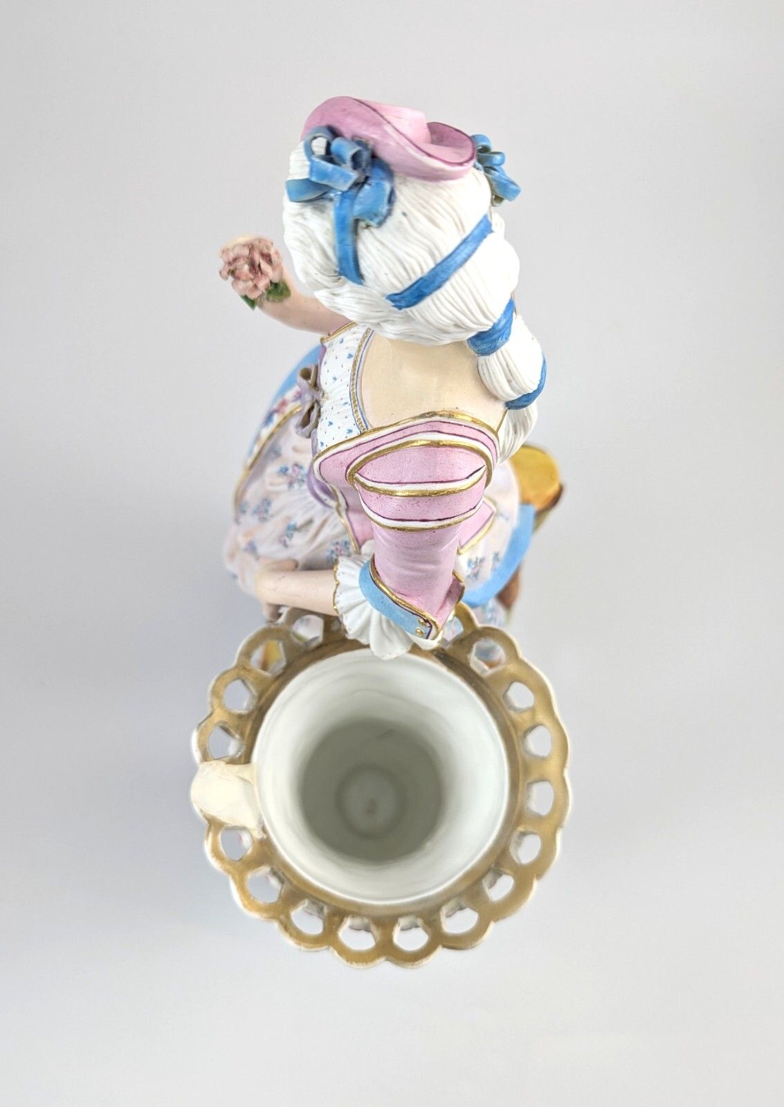 photo furniture Antique Vion Et Baury Style Bisque Porcelain Vase, 19th Century