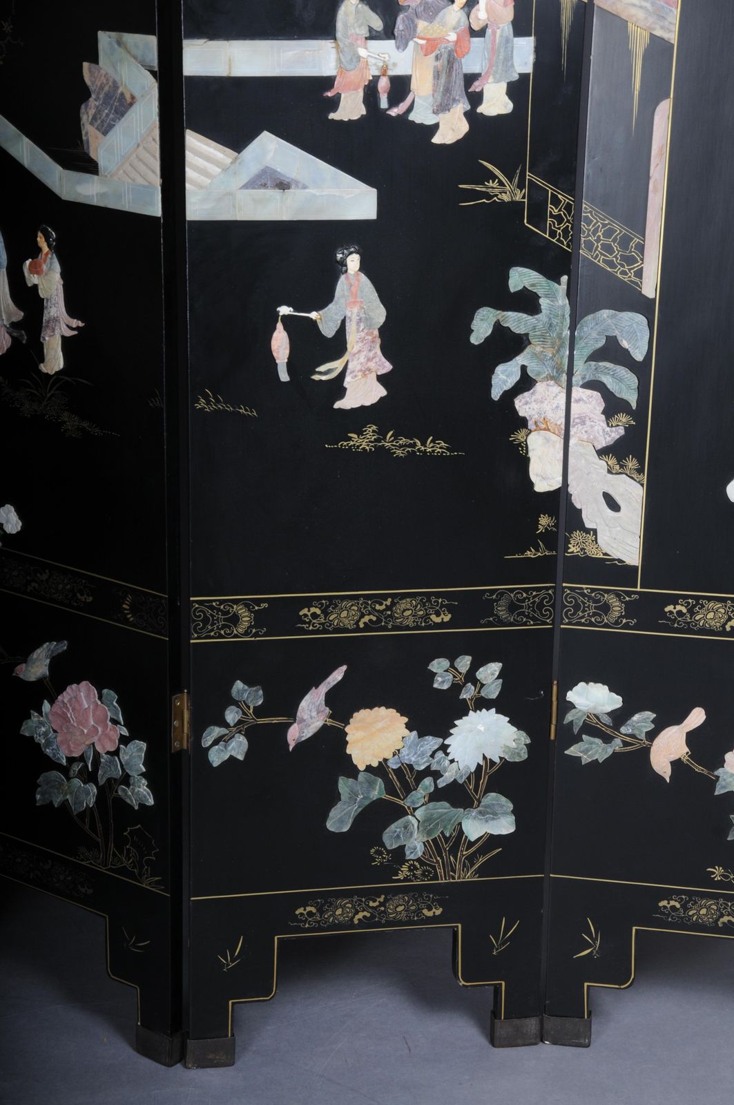 Exclusive Japanese Screen/Room Divider Made Of Black Lacquer, Painted And Inlaid photo buy