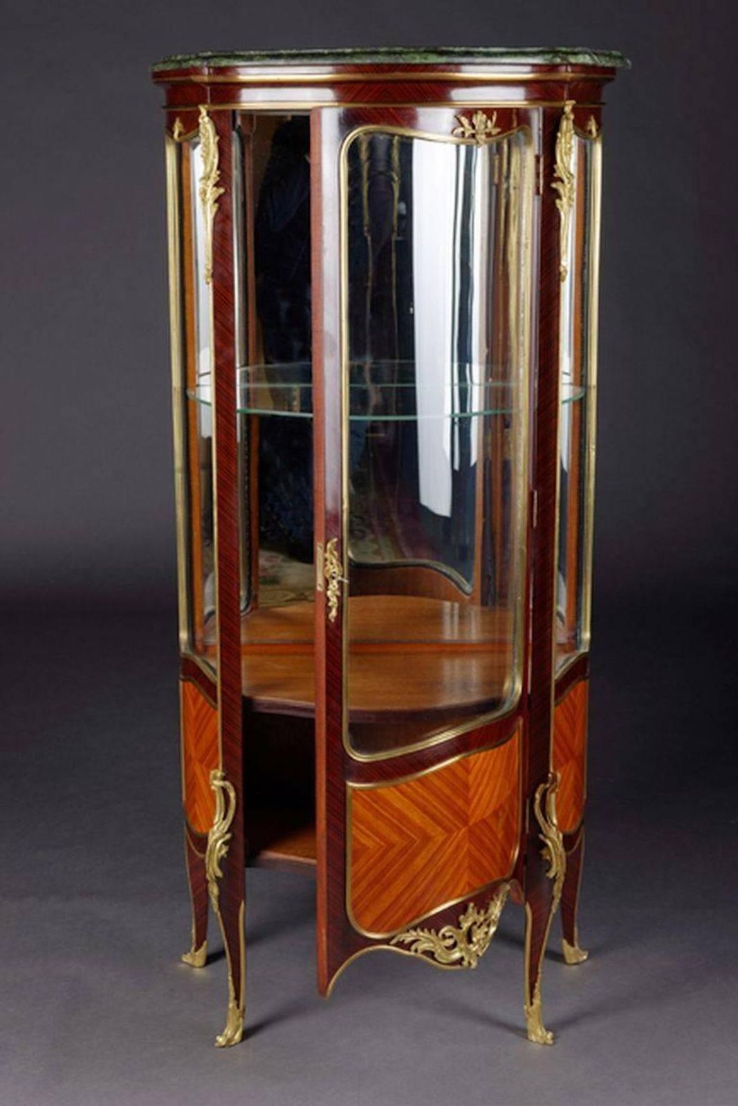 photo furniture 20th Century Louis XV Style French Vitrine