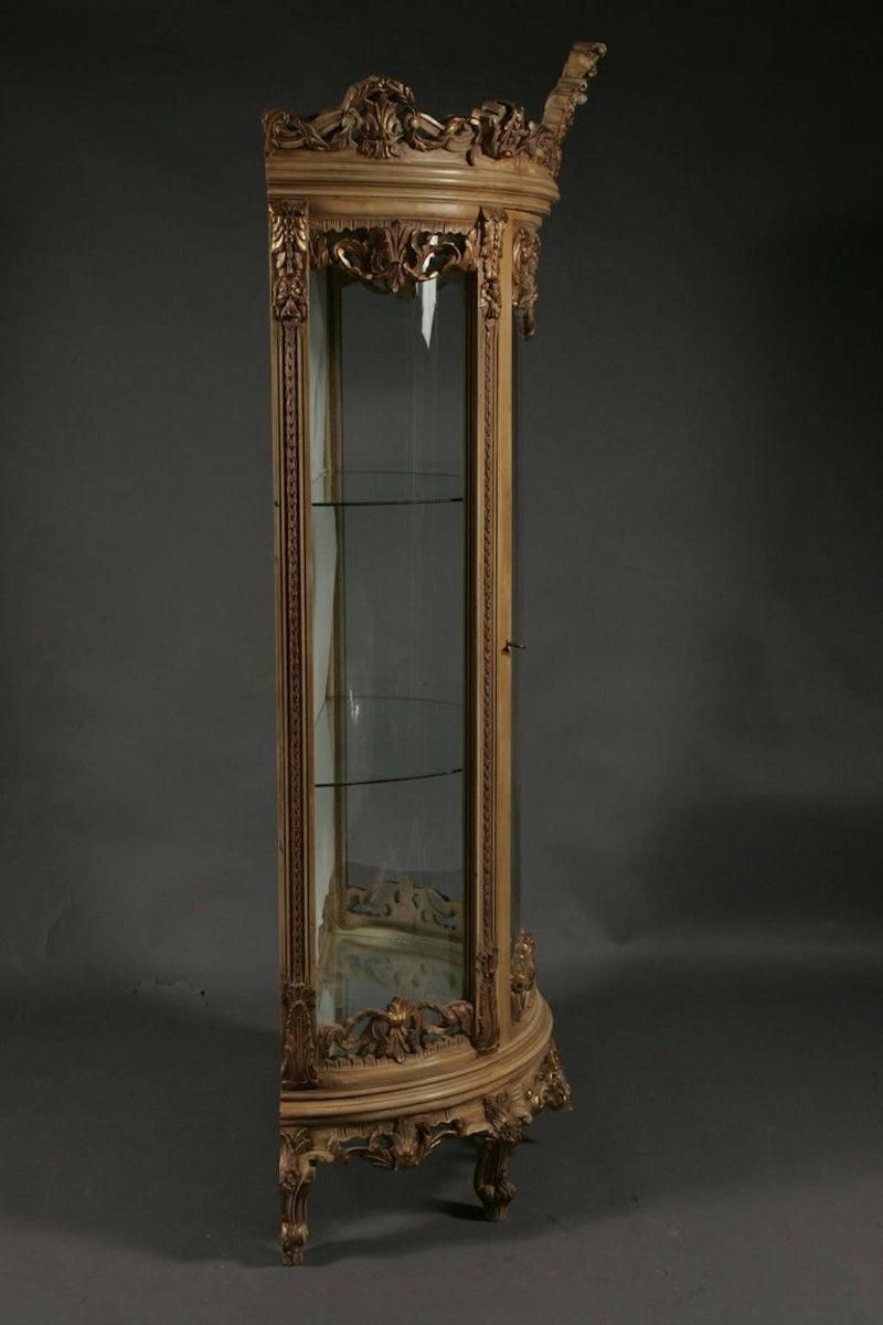 photo furniture 20th Century French Curved Feet Vitrine