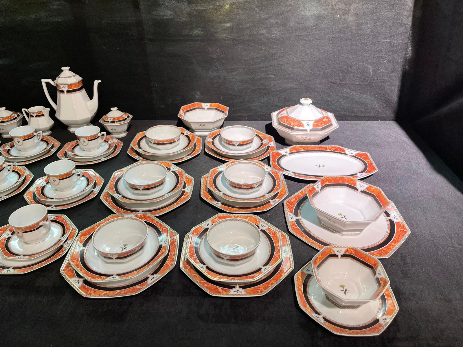 Royal Limoges Hardrien Porcelain Tea, Coffee And Dinner Service. photo Home Decor