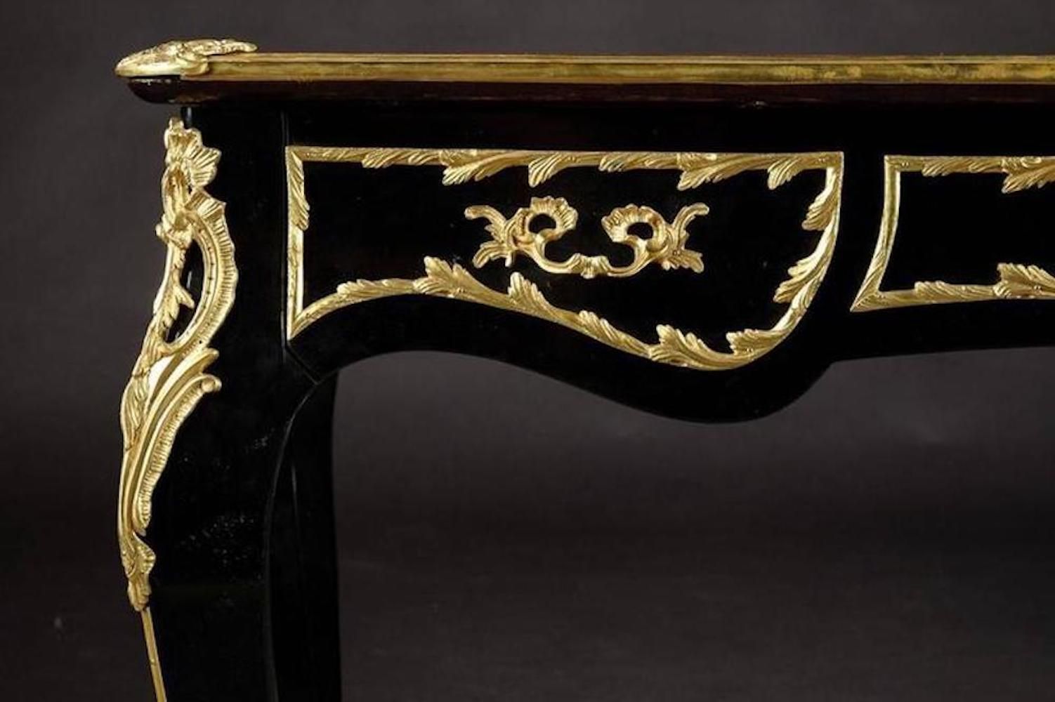 photo furniture 20th Century Louis XV Style Ladies Bureau Plat Or Desk