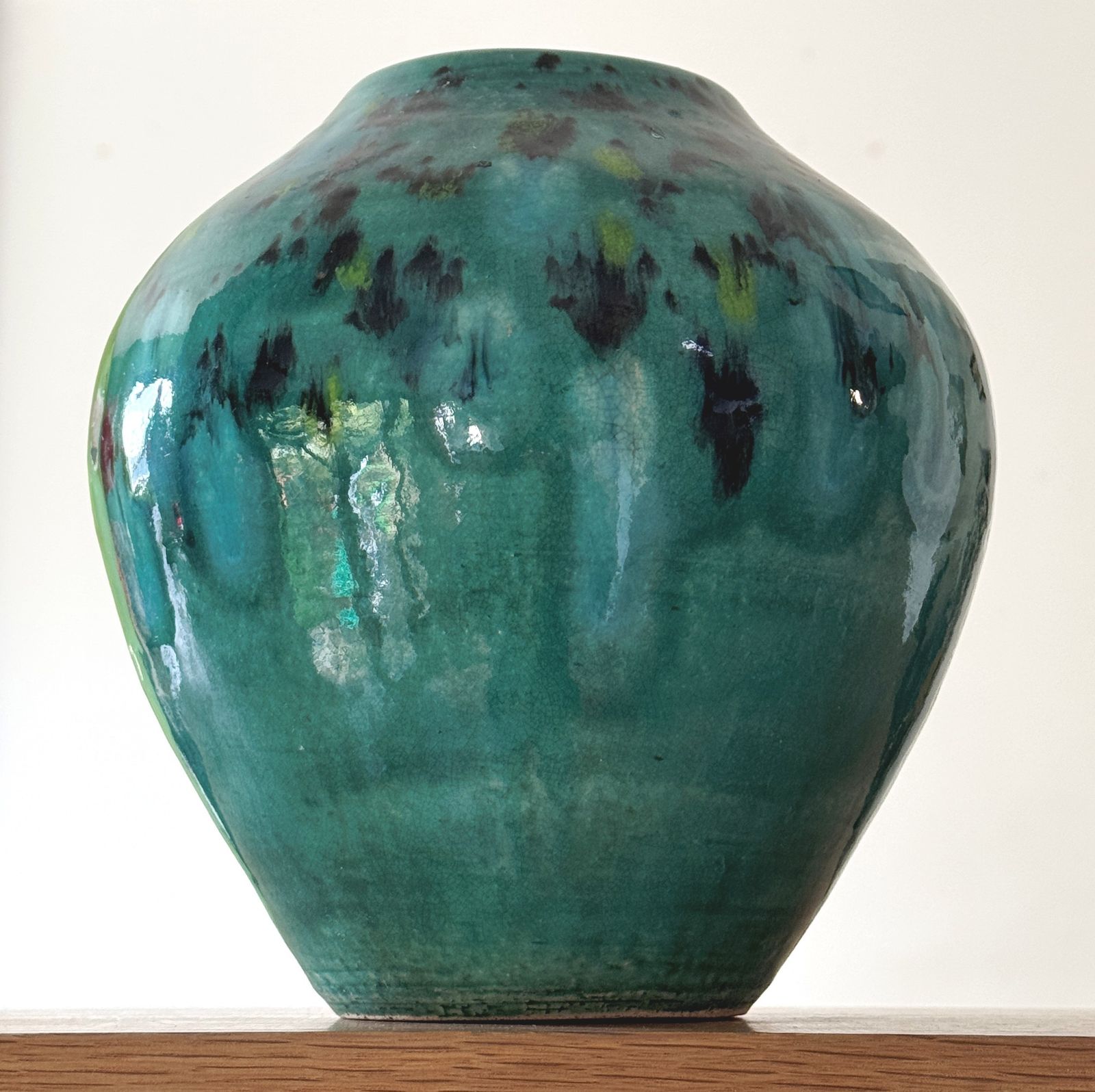 Studio Art Pottery Green Vase photo vinterior