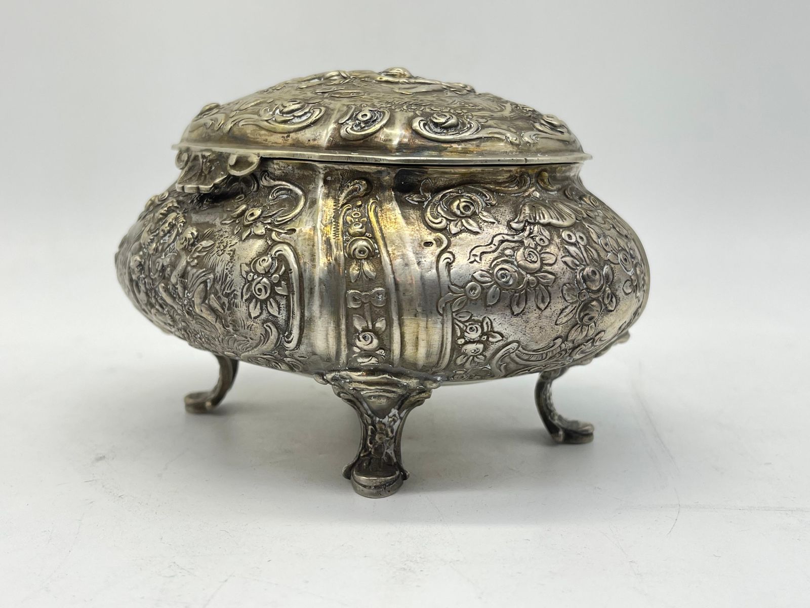 Exclusive Bonboniere / Sugar Lidded Box 800 Silver Germany Gilded, Flowers Putto photo 1134.0