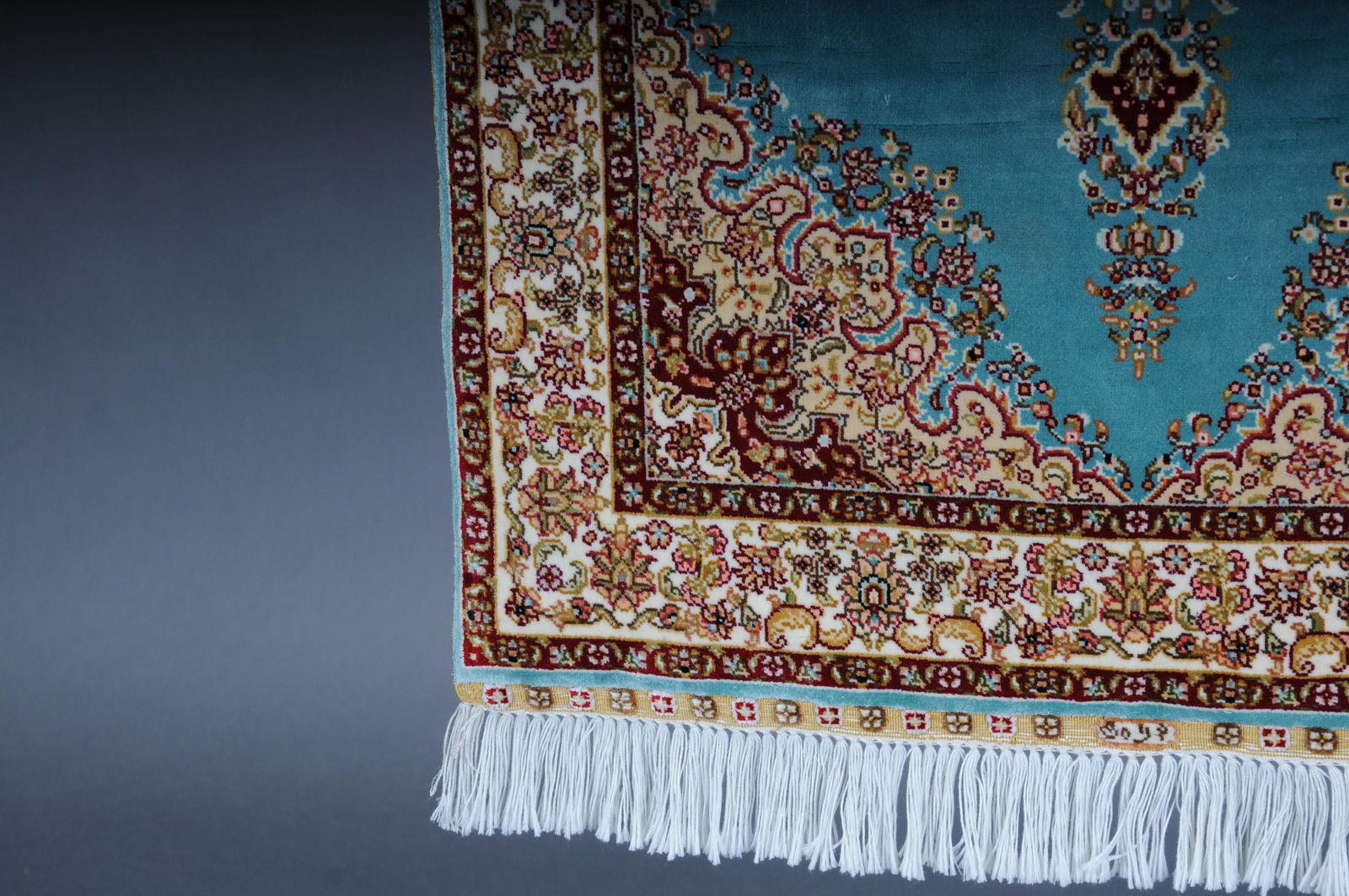 Anatolian Prayer Rug/Tapestry Cotton/Silk, 20th Century, Signed photo vinterior