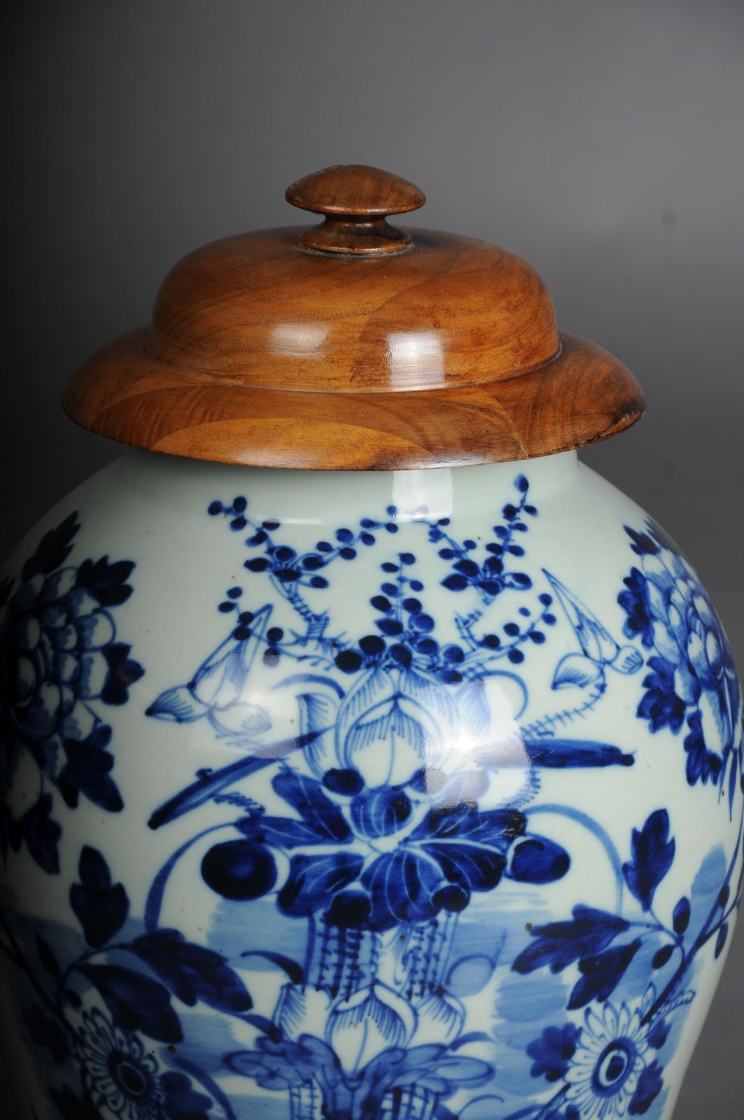 Large Asian Table Vase, Porcelain, 20th Century. photo vinterior