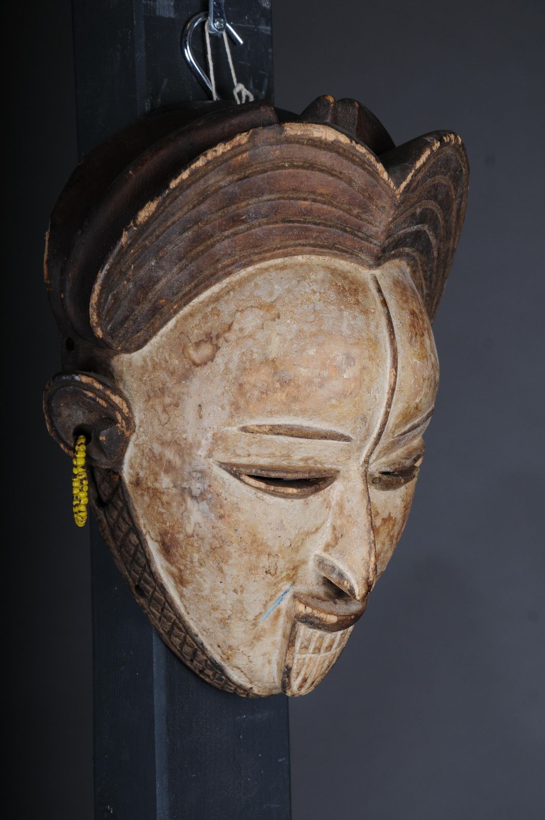 20th Century Antique Carved Wooden Face Mask, African Folk Art. Hangable.Decorat photo vinterior