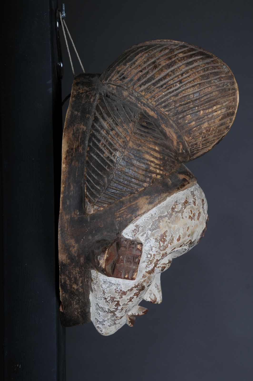 20th Century Antique Carved Wooden Face Mask, African Folk Art. Hangable.Decorat photo vintage
