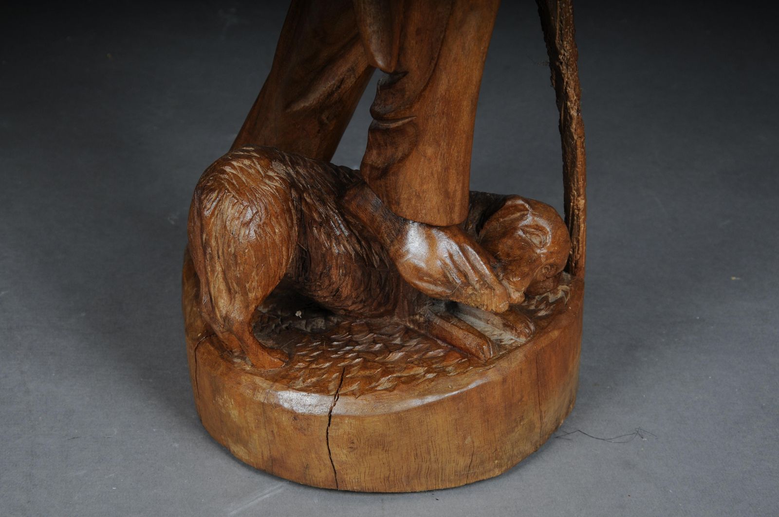 photo vintage 20th Century Wooden Sculpture Ranger With Child Lime Wood, South German