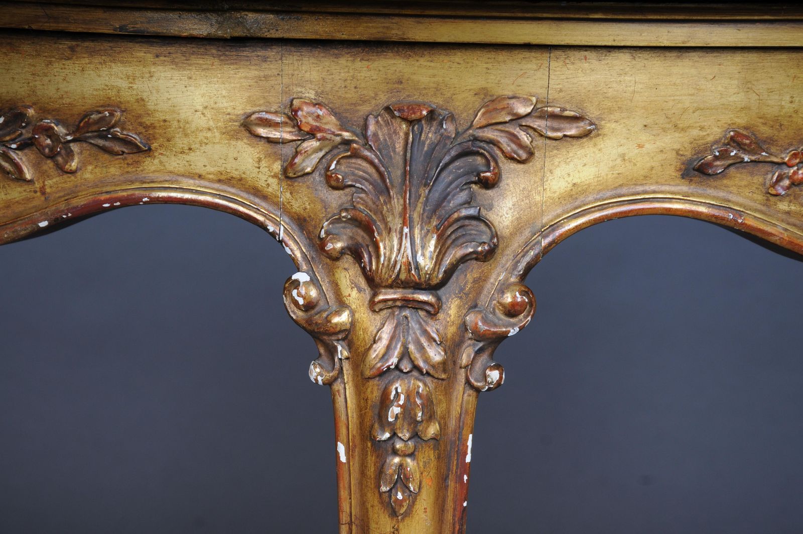 photo vinterior Antique Round Salon/Coffee Table, Louis XV Circa 1900. Gold With Marble Top