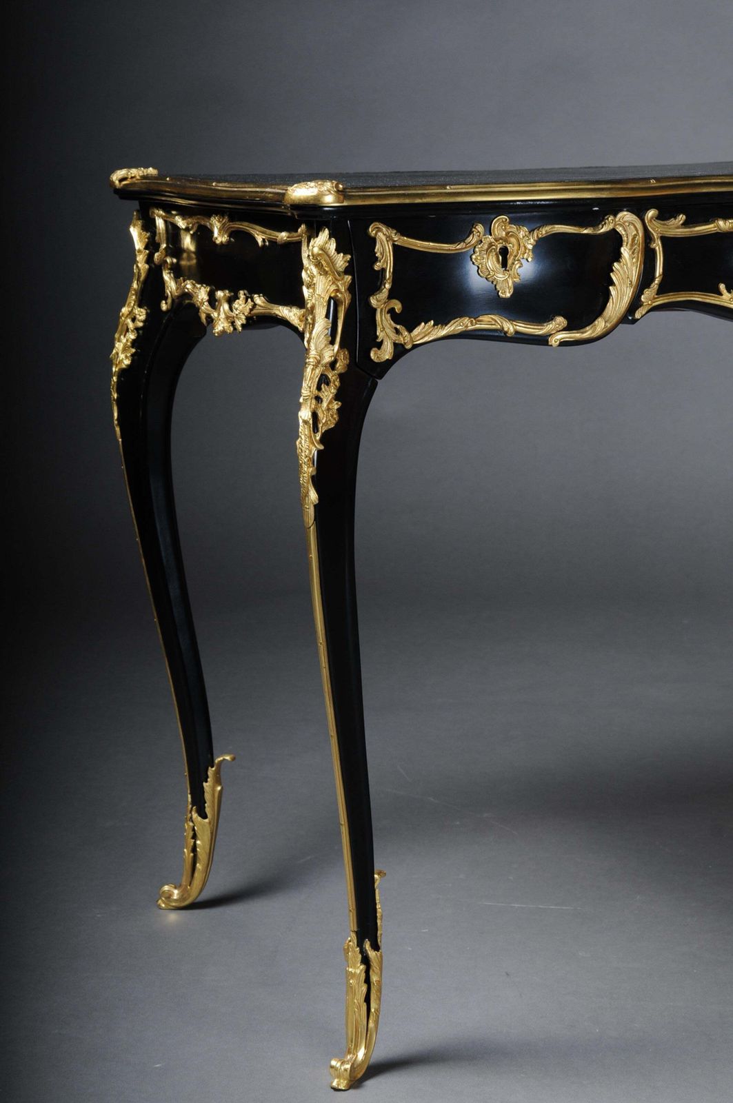 20th Century Elegant Black Bureau Plat / Writing Desk In Louis XV, Beech photo vinterior
