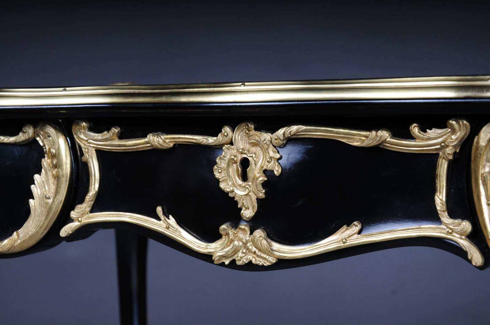 photo vinterior 20th Century Elegant Black Bureau Plat / Writing Desk In Louis XV, Beech