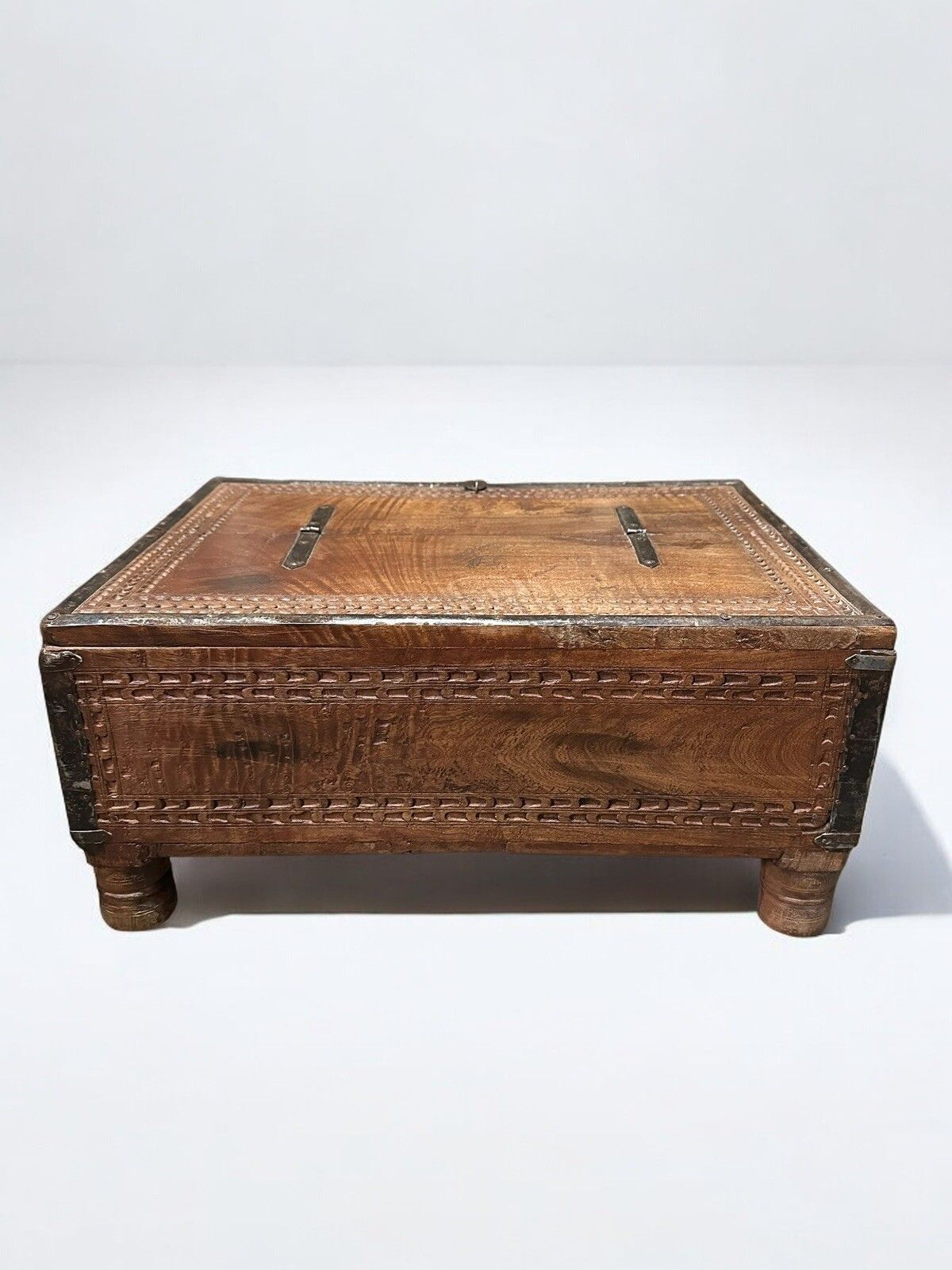 Anglo Indian Carved Wood Dowry Chest photo vinterior