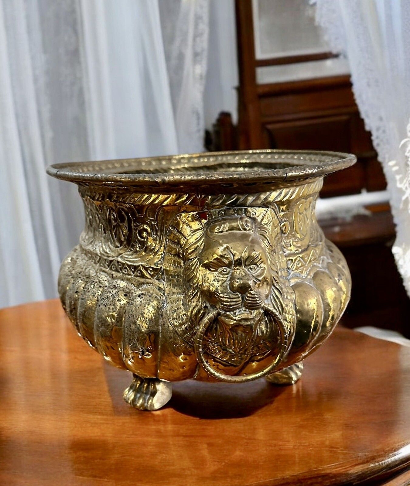 19th Century French Brass Lobed Jardiniere With Lion Mascarons And Paw Feet photo 265.0