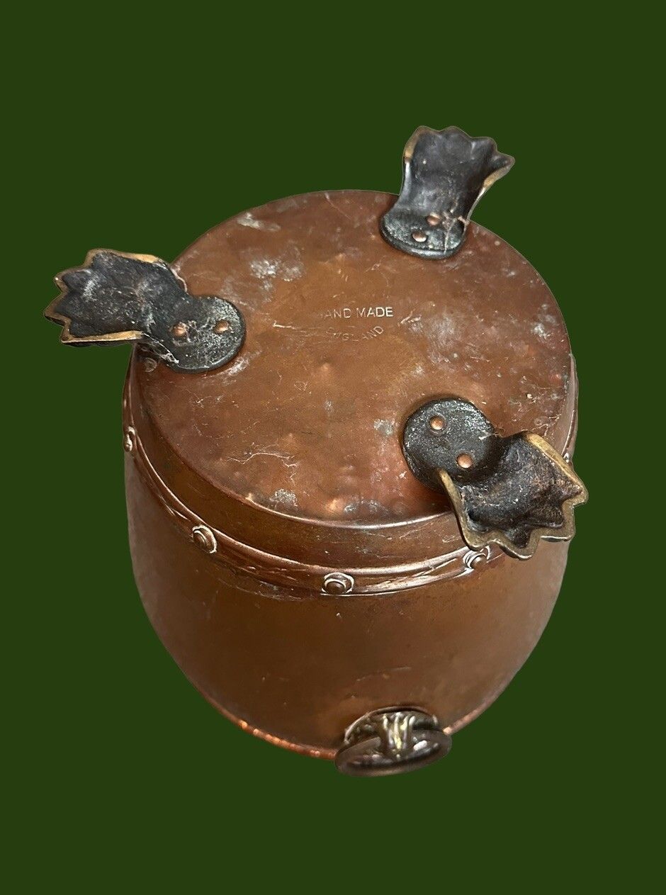 Antqiue Engiish Rivetted Copper Lions Head Handles Raised Paw Feet Planter photo 65.0