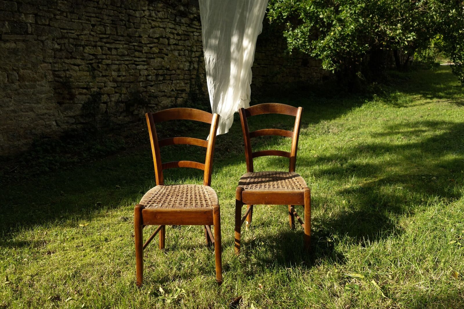 photo furniture French Rustic Bistro Wooden Chairs