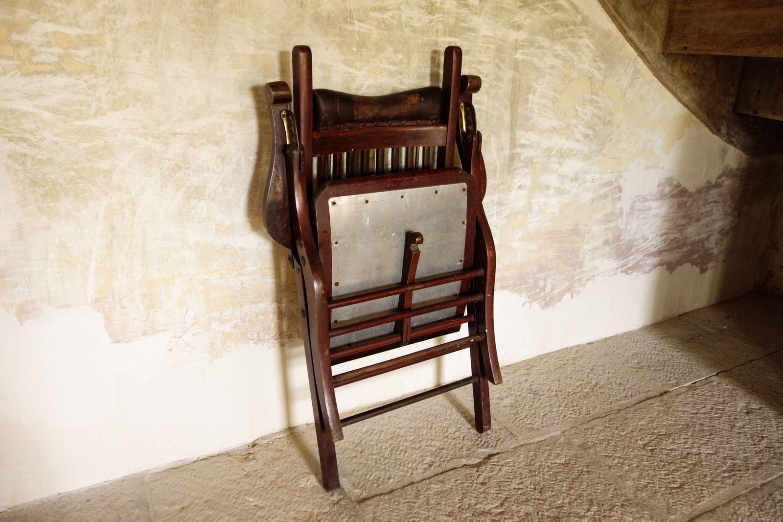 photo furniture Antique French Barber Chair., 1900s