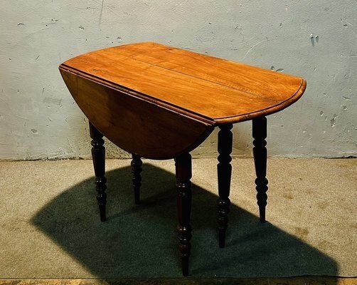 photo furniture Late 19th Century Slatted Table In Italian National Walnut