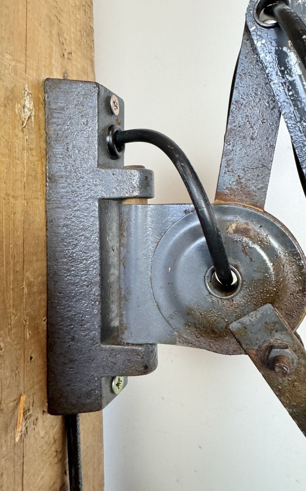 Grey Industrial Scissor Wall Lamp From Elektroinstala, 1960s photo vinterior