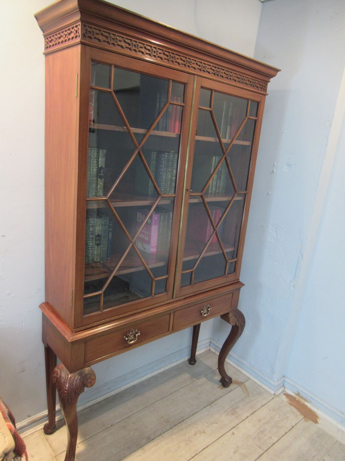 photo vinterior Chippendale   Style Mahogany   Bookcase Dating   From Around  The 1910s