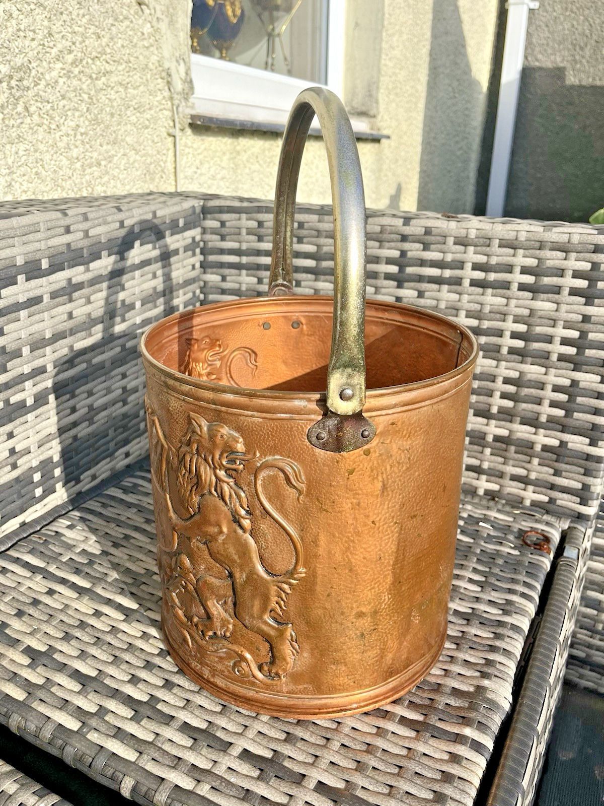 photo vinterior Vintage Copper Coat Of Arms Heraldic Regal Lion Coal Bucket Scuttle Kindling Bin