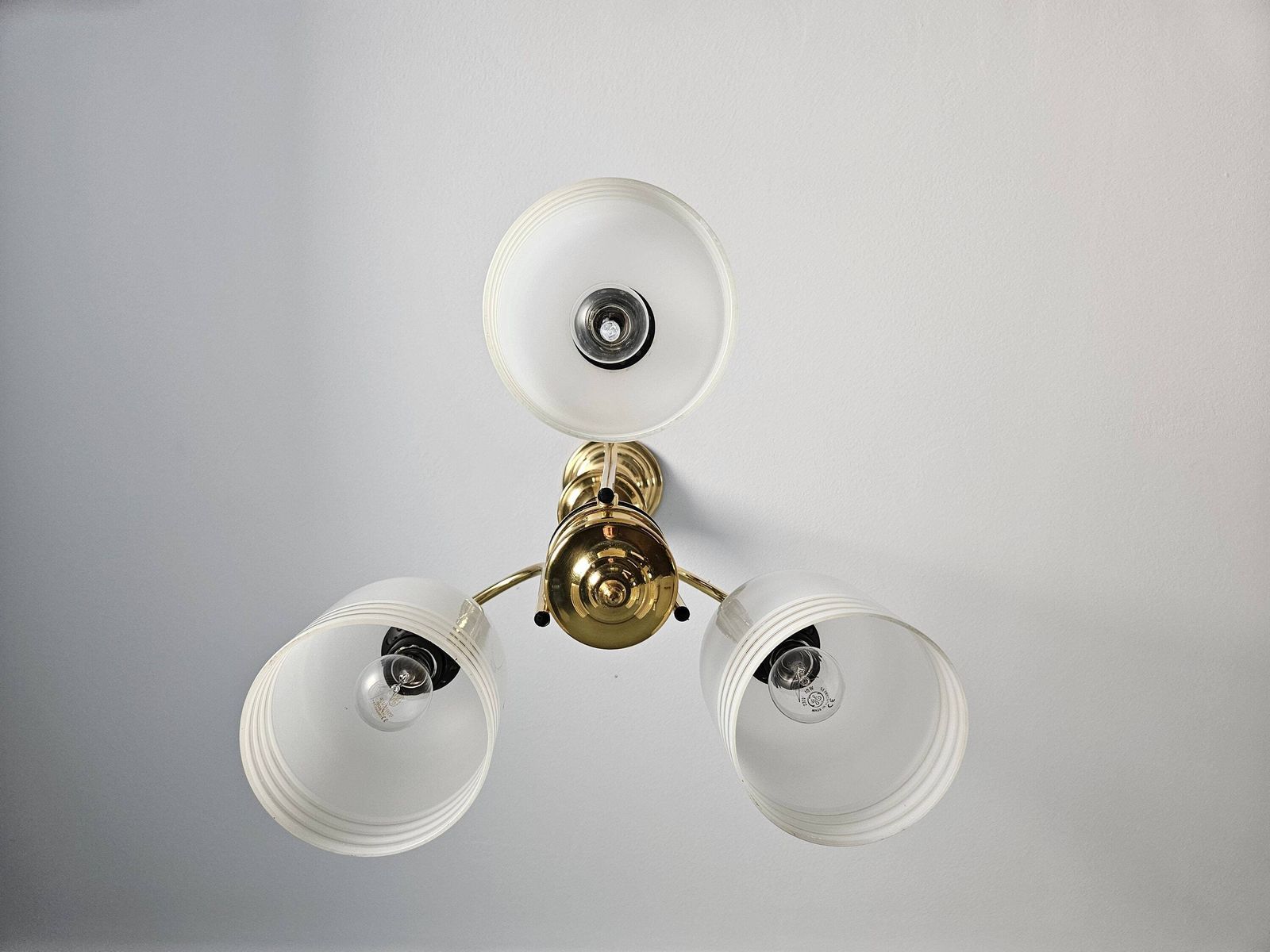 Vintage Pendant Lamp, Brass Chandelier, 80's Yugoslavia, Ceiling Light, White And Gold Chandelier, Elegant Light Fixture, Hollywood Regency photo vinterior