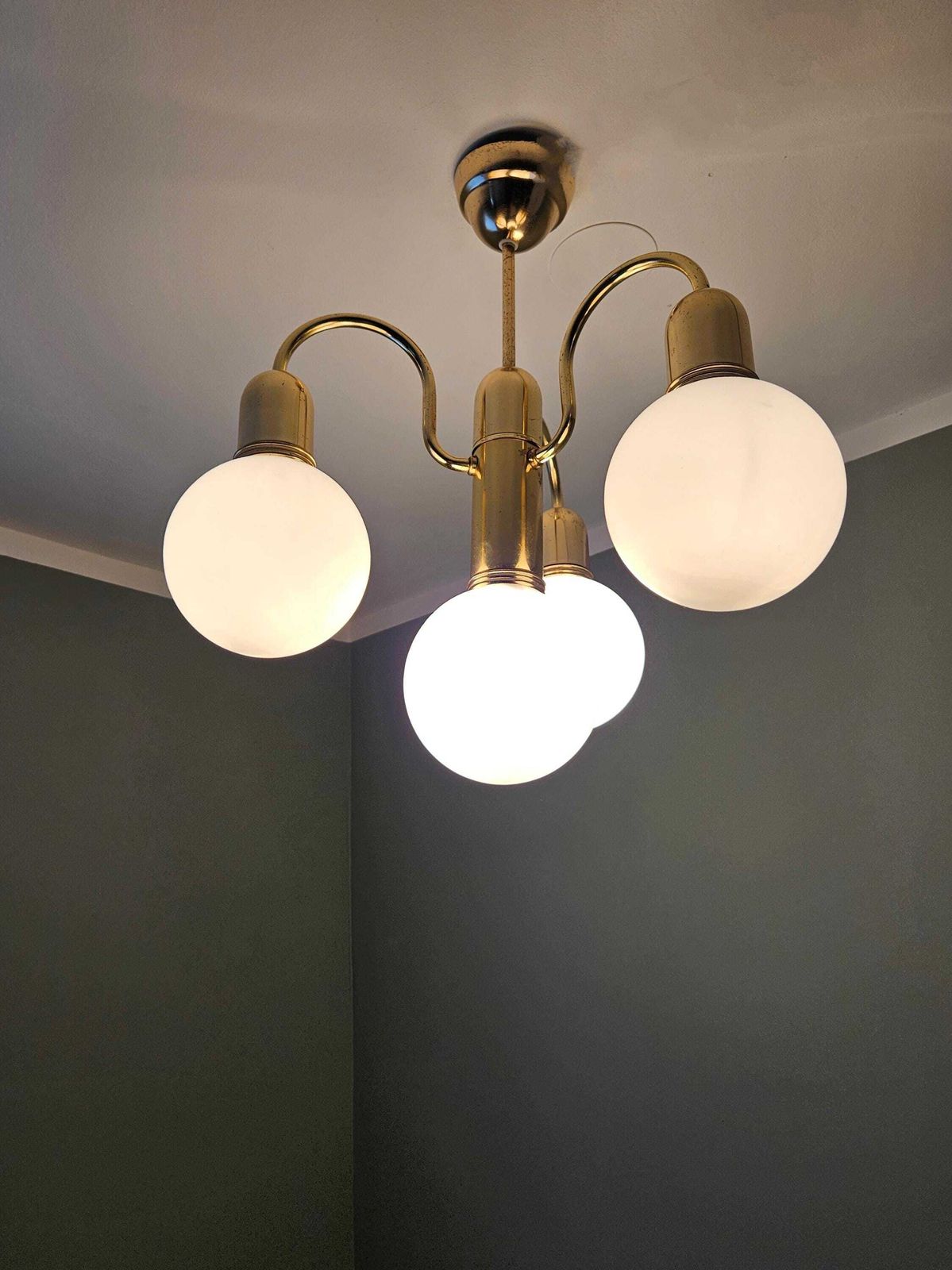 photo furniture Vintage Brass Chandelier, Sputnik Pendant Lamp, Glass Globes Pendant Light, Mid Century Modern, Ceiling Light, Hollywood Regency Style 70's