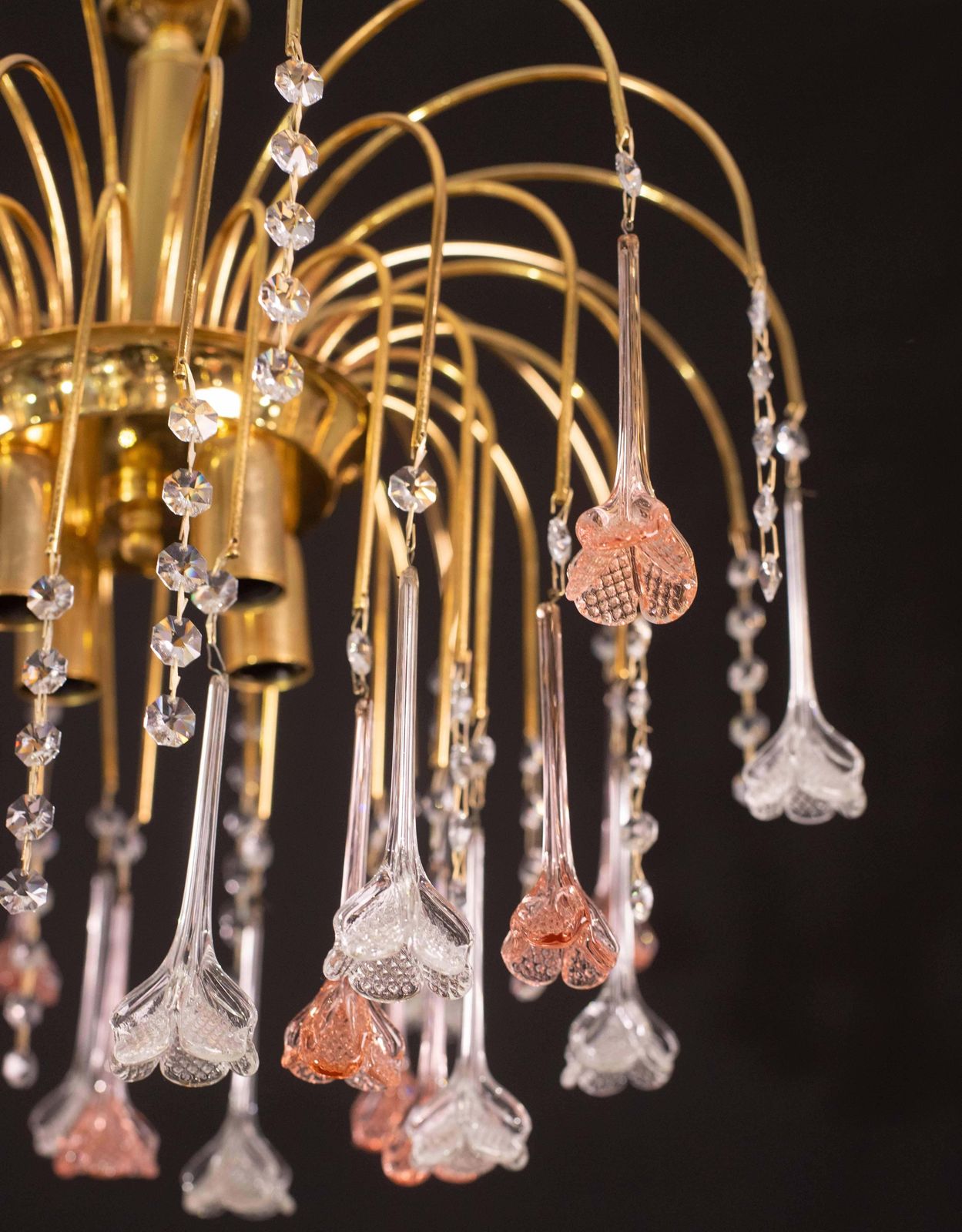 photo furniture Brigitte Bardot, Pink And Trasparent Murano Flowers Chandelier, 1970s