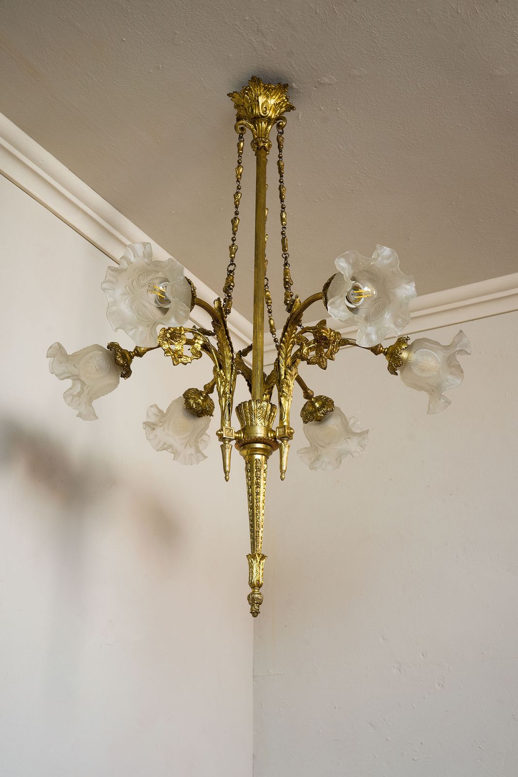 Antique Empire Style Chandelier In Gilded Bronze With Frosted Glass Tulip Shades. photo vinterior