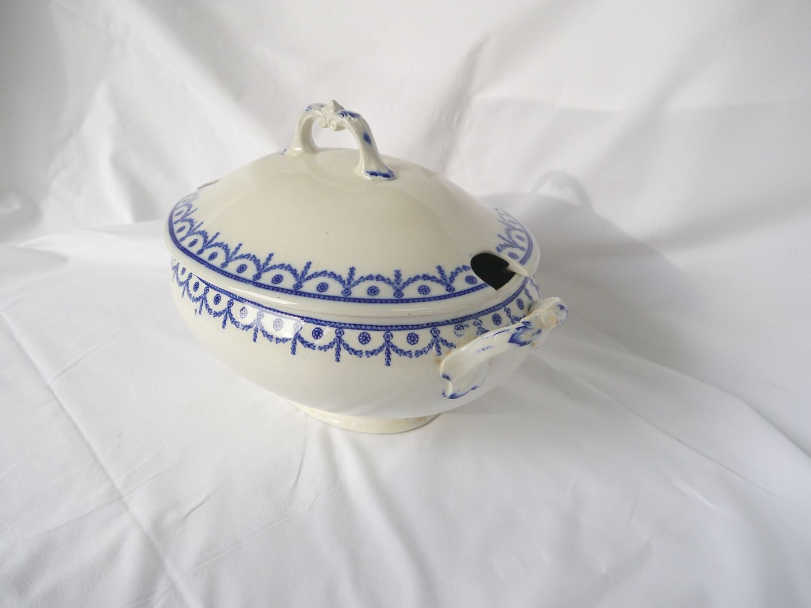 White And Blue Soup Tureen, Antique Serving Dish, Vintage Porcelain Vegetable Dish With Lid, photo vintage