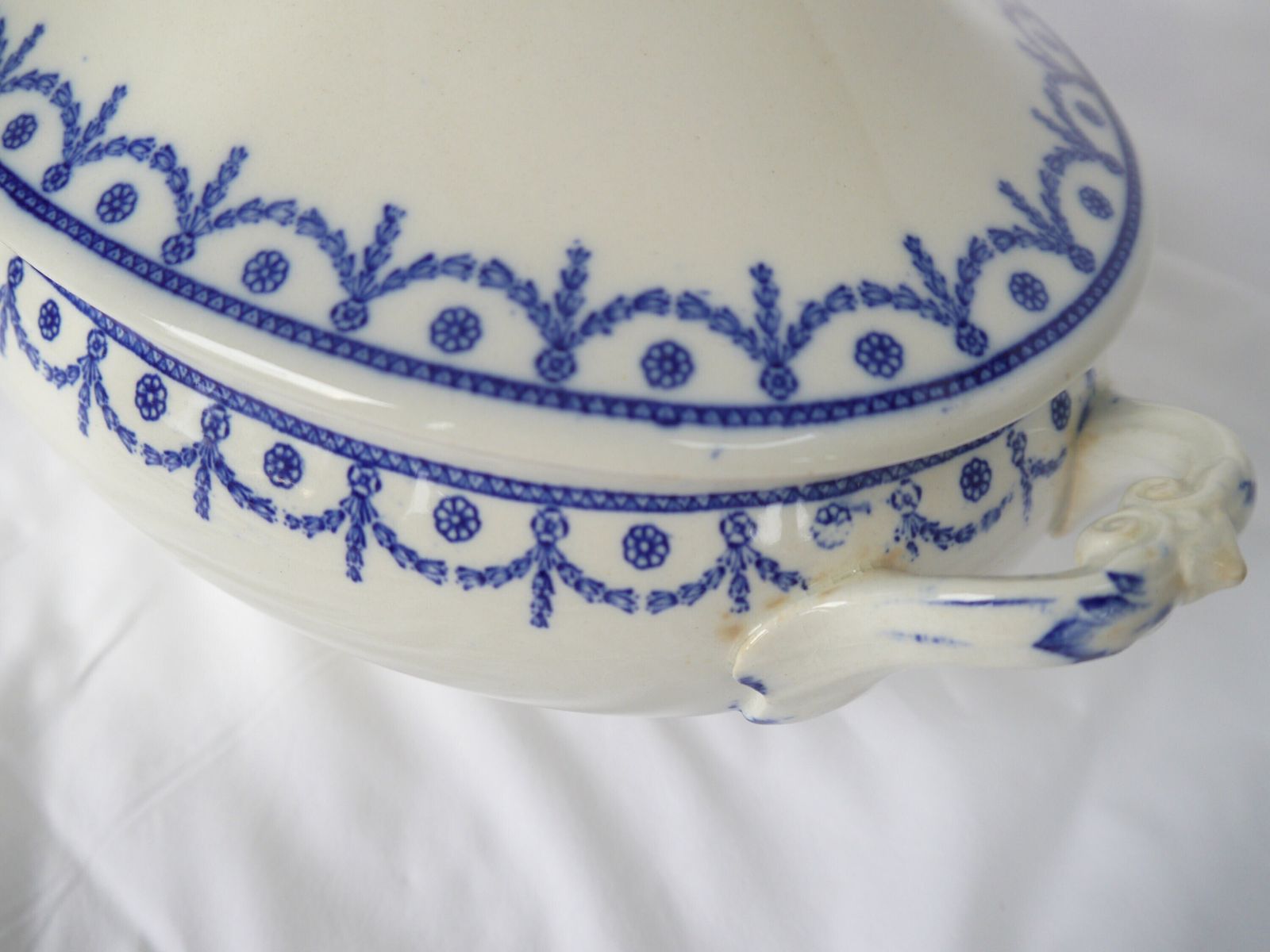 photo furniture White And Blue Soup Tureen, Antique Serving Dish, Vintage Porcelain Vegetable Dish With Lid,