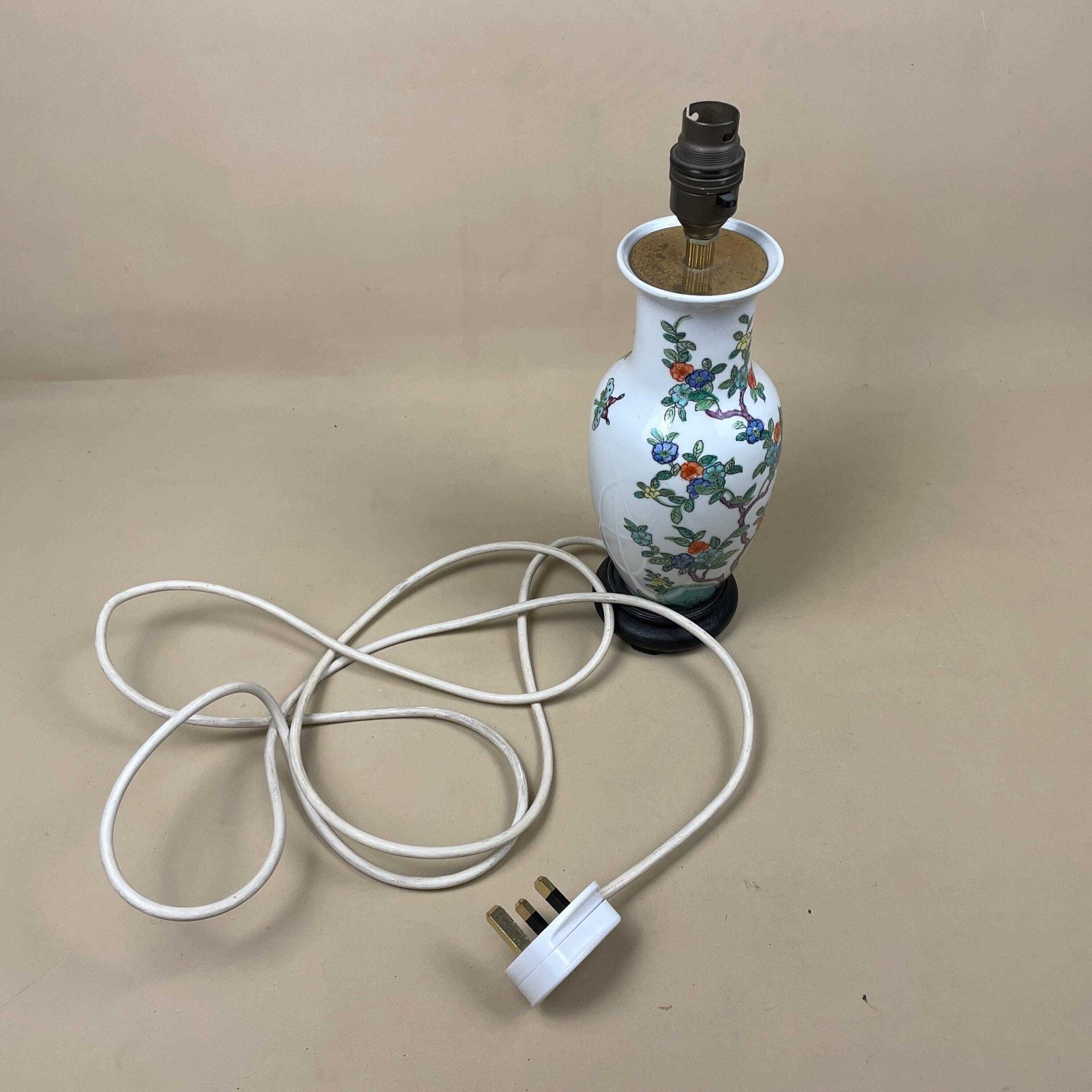 photo for sale Vintage Ceramic Lamp Light Bedside Table Hand Painted Floral Bird Design Pattern Wood Base Oriental Chinese Vase White Antique Brass