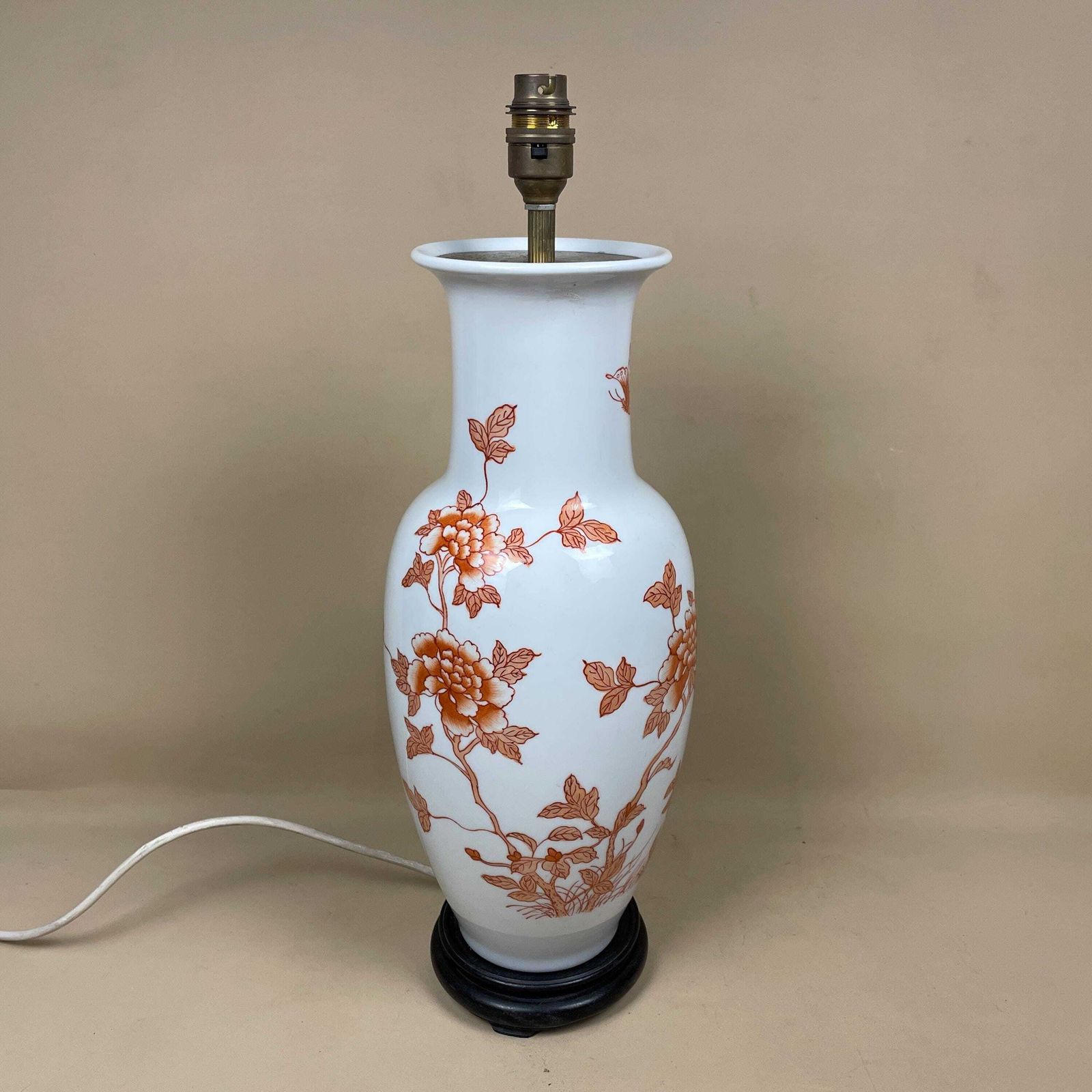 Vintage Ceramic Lamp Light Bedside Table Hand Painted Floral Design Pattern Wood Base Oriental Chinese Vase White Orange Antique Brass photo Lighting