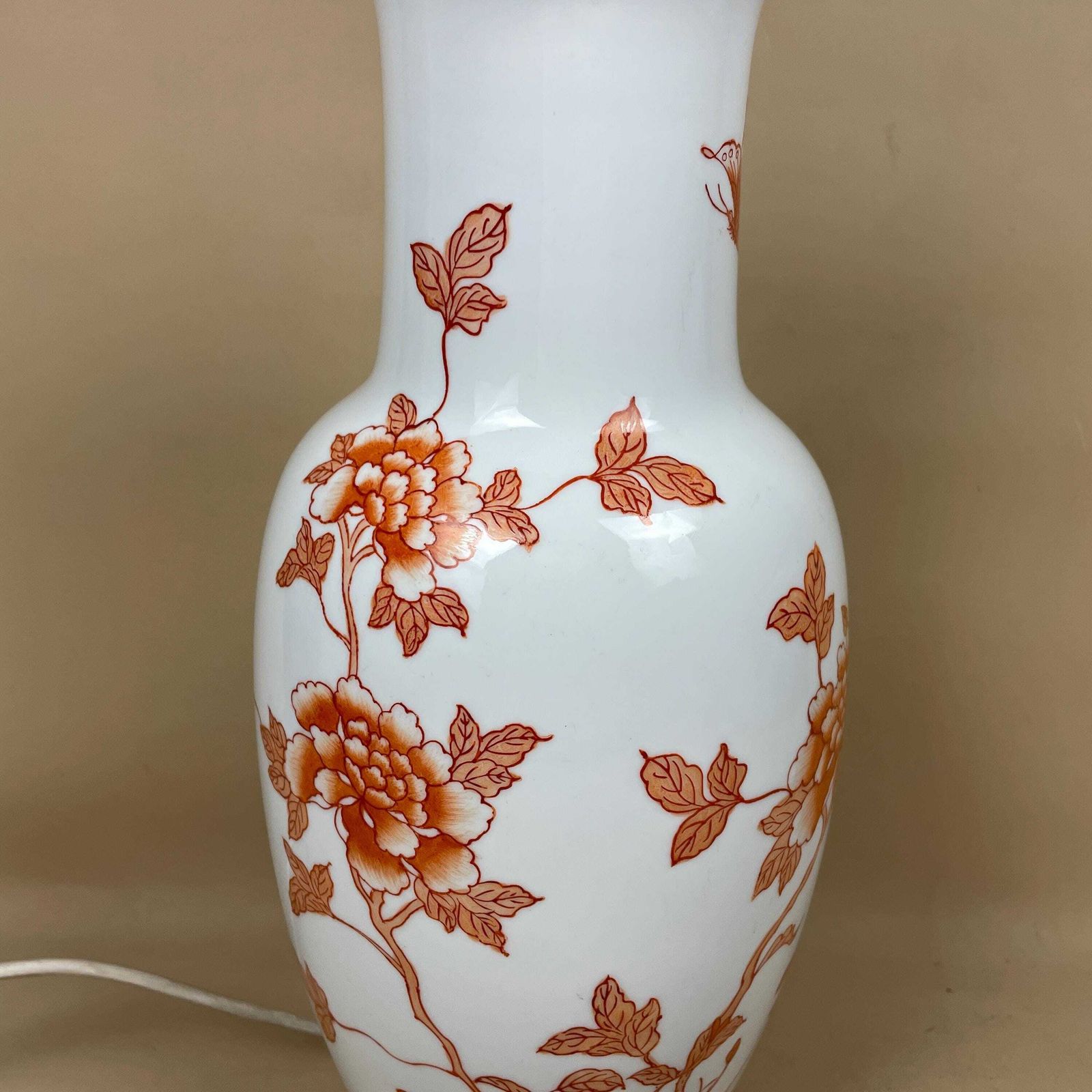 Vintage Ceramic Lamp Light Bedside Table Hand Painted Floral Design Pattern Wood Base Oriental Chinese Vase White Orange Antique Brass photo vinterior