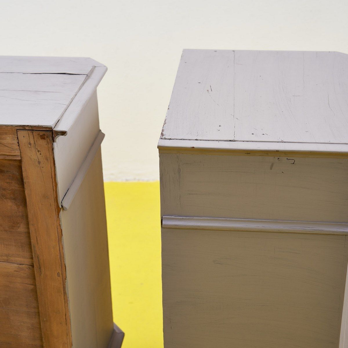 photo vinterior Pair Of 1930s Dove Grey Bedside Tables
