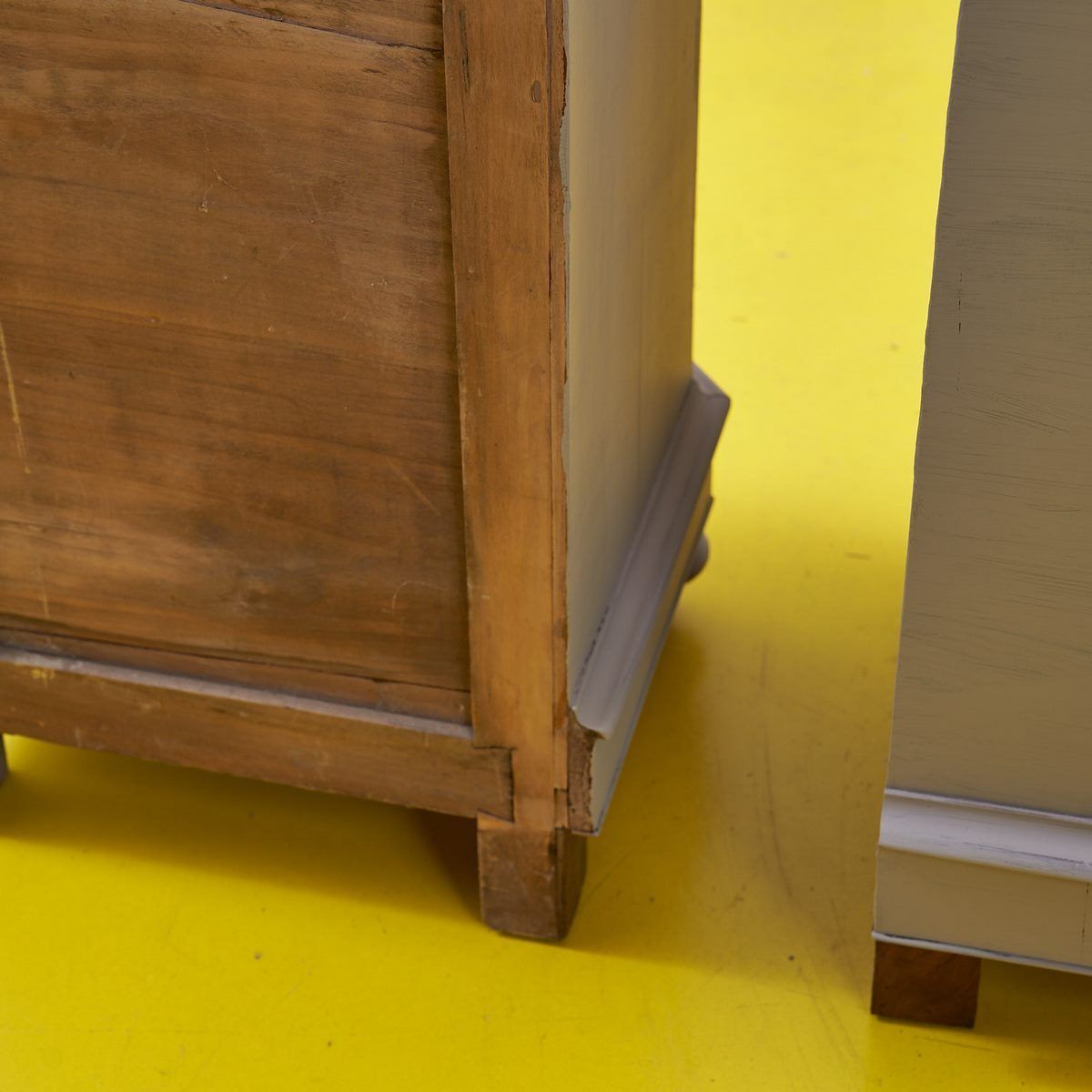 photo vintage Pair Of 1930s Dove Grey Bedside Tables