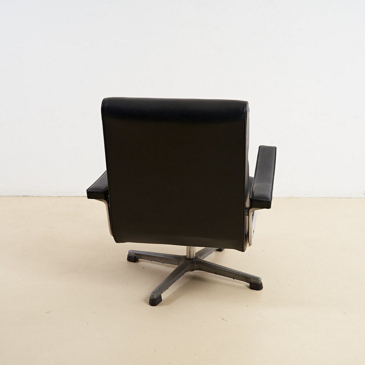 Vintage Office Chair photo vinterior